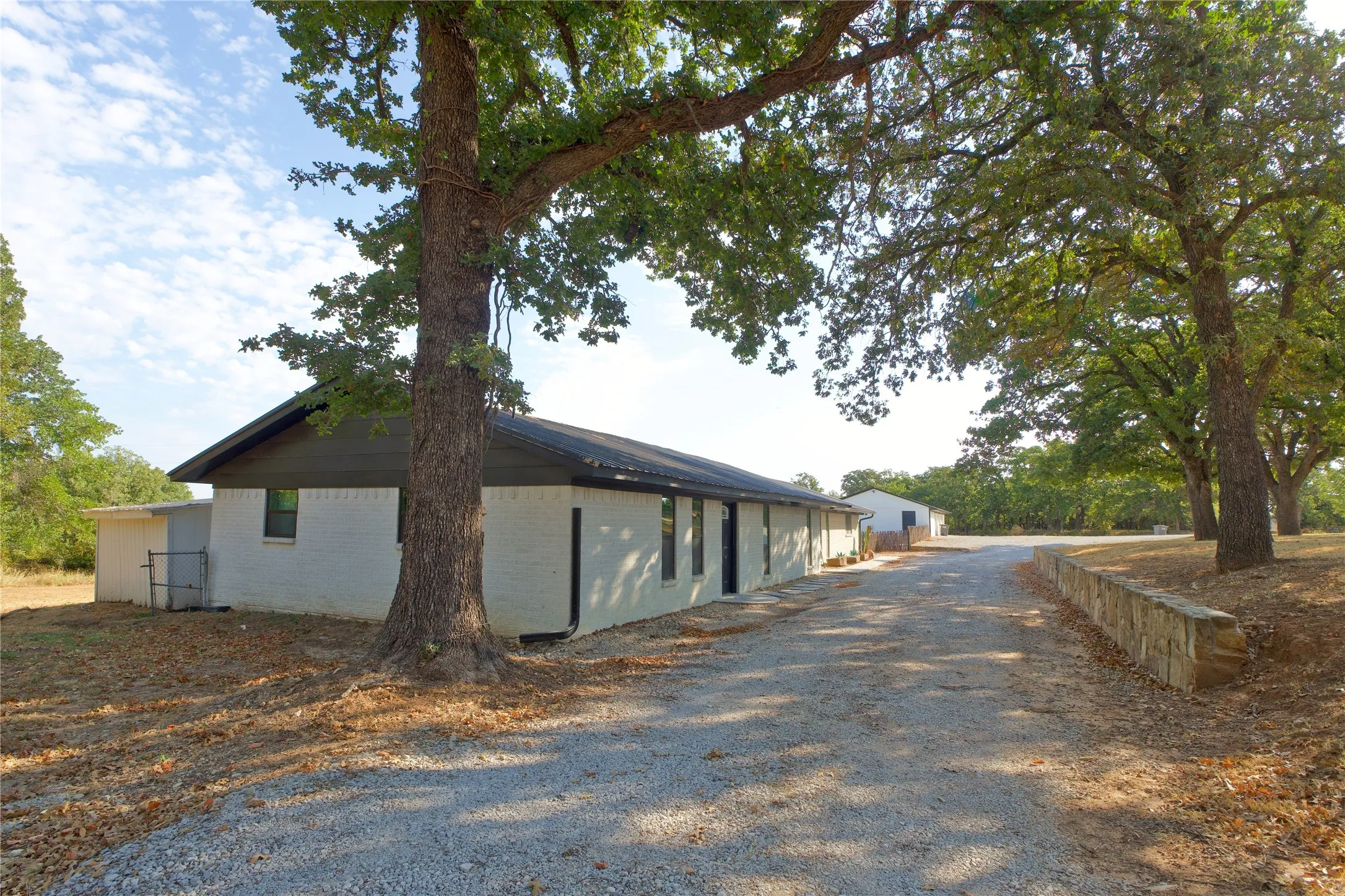 Single Family Residence For Sale in Montague County , 153 Wagner Road, St Jo, Texas 76265, 4 Bedroom, 3 Bathroom, 3 Garage spaces, 2,188 Sqft, built in 1980, mls#21382967, Real Estate Agent in St Jo, Homes For Sale in Montague county, Homes For Sale in St Jo, Realtor in St Jo Texas, Real Estate Brokerage Independent Realty Texas, Luminita Cordes Realtor