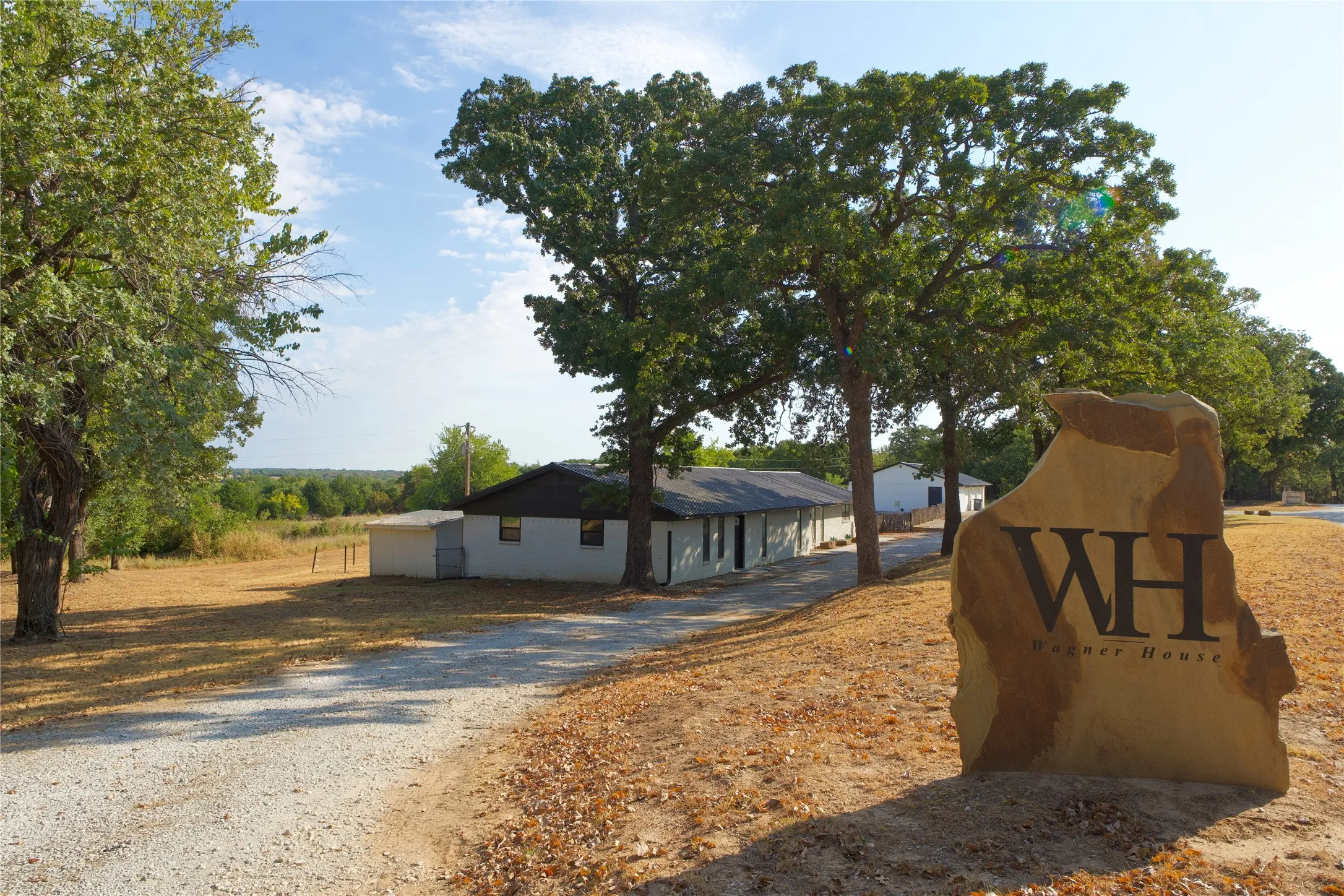 Single Family Residence For Sale in Montague County , 153 Wagner Road, St Jo, Texas 76265, 4 Bedroom, 3 Bathroom, 3 Garage spaces, 2,188 Sqft, built in 1980, mls#21382967, Real Estate Agent in St Jo, Homes For Sale in Montague county, Homes For Sale in St Jo, Realtor in St Jo Texas, Real Estate Brokerage Independent Realty Texas, Luminita Cordes Realtor