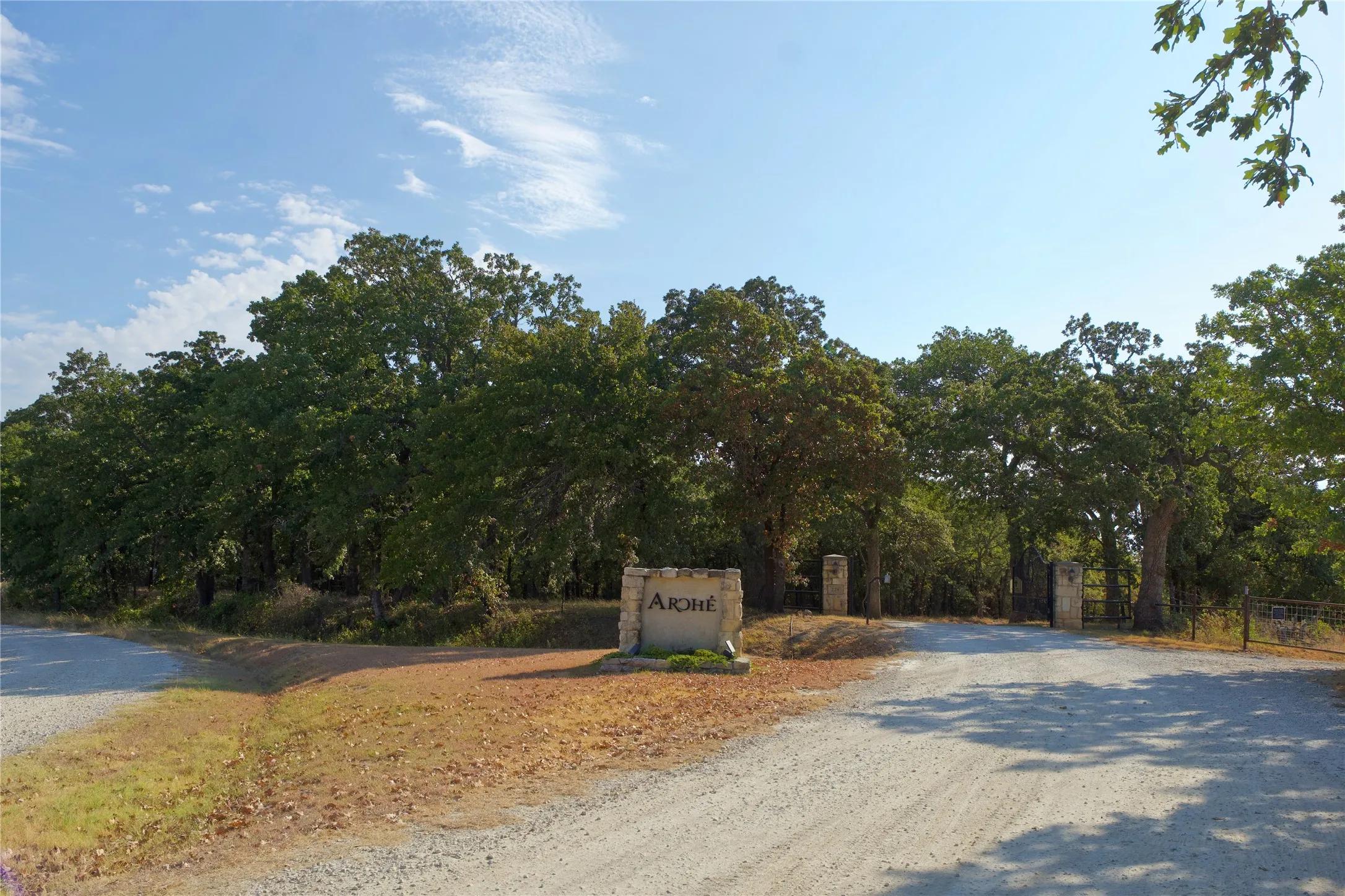 Single Family Residence For Sale in Montague County , 153 Wagner Road, St Jo, Texas 76265, 4 Bedroom, 3 Bathroom, 3 Garage spaces, 2,188 Sqft, built in 1980, mls#21382967, Real Estate Agent in St Jo, Homes For Sale in Montague county, Homes For Sale in St Jo, Realtor in St Jo Texas, Real Estate Brokerage Independent Realty Texas, Luminita Cordes Realtor