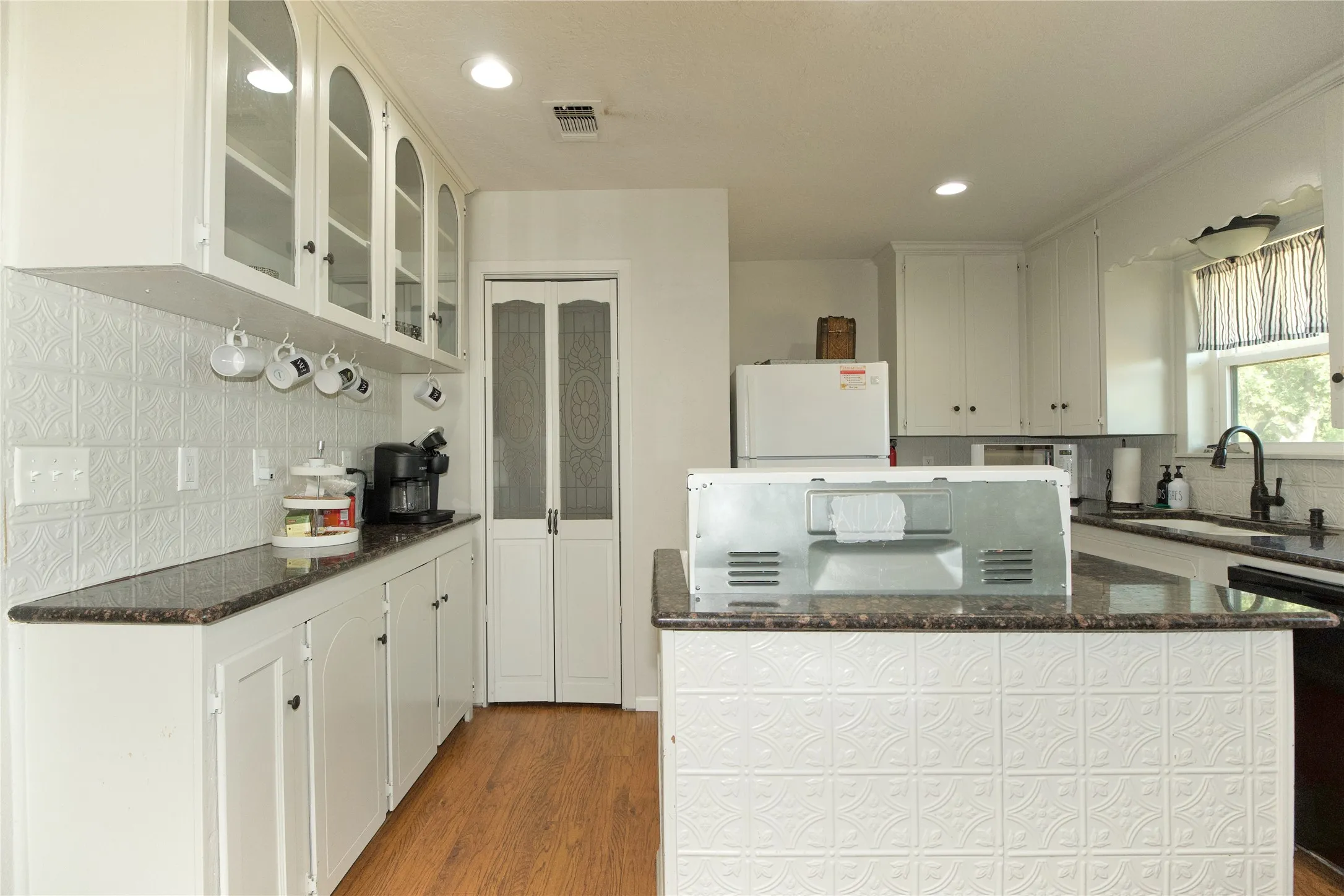 Single Family Residence For Sale in Montague County , 153 Wagner Road, St Jo, Texas 76265, 4 Bedroom, 3 Bathroom, 3 Garage spaces, 2,188 Sqft, built in 1980, mls#21382967, Real Estate Agent in St Jo, Homes For Sale in Montague county, Homes For Sale in St Jo, Realtor in St Jo Texas, Real Estate Brokerage Independent Realty Texas, Luminita Cordes Realtor