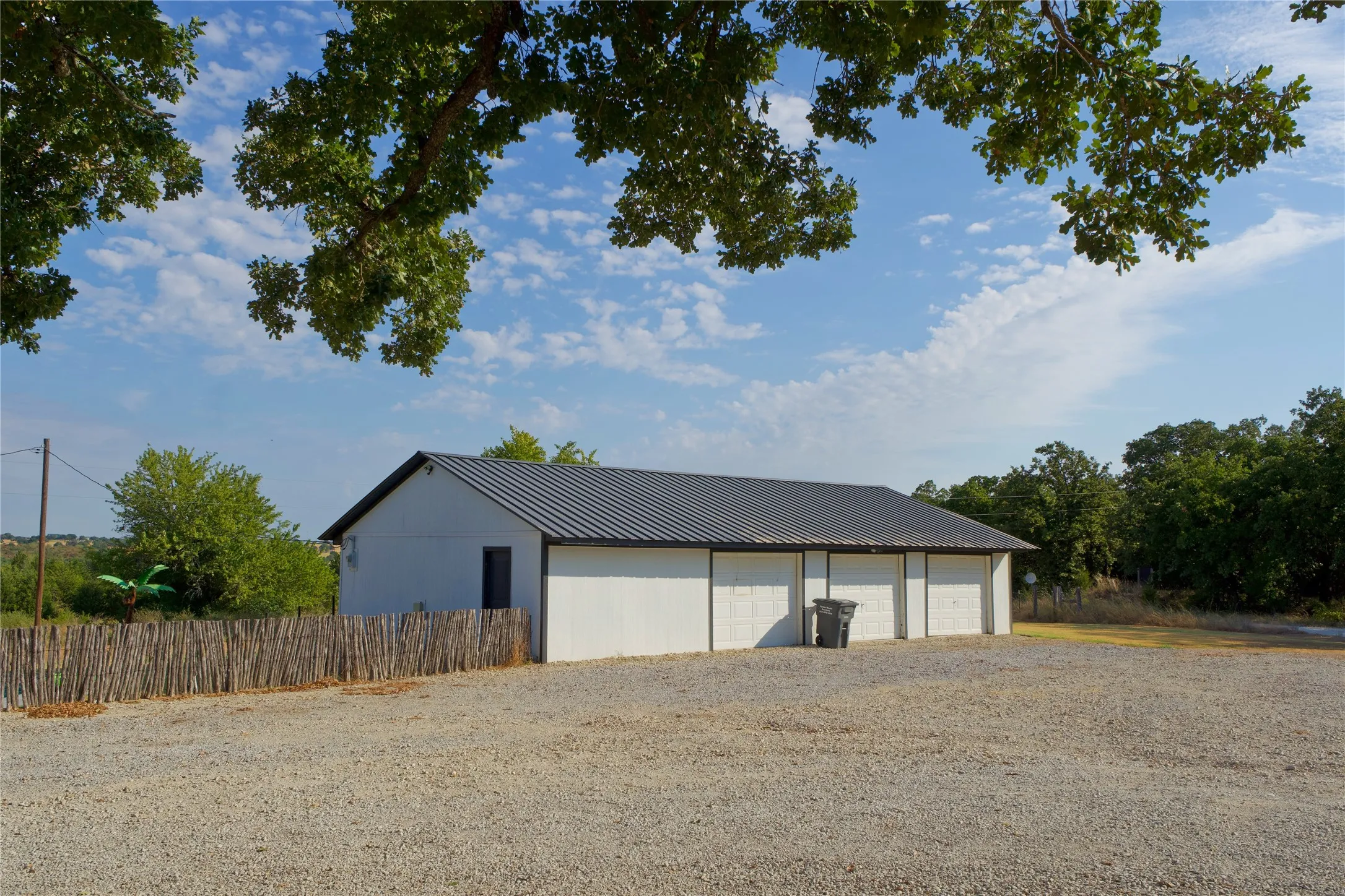 Single Family Residence For Sale in Montague County , 153 Wagner Road, St Jo, Texas 76265, 4 Bedroom, 3 Bathroom, 3 Garage spaces, 2,188 Sqft, built in 1980, mls#21382967, Real Estate Agent in St Jo, Homes For Sale in Montague county, Homes For Sale in St Jo, Realtor in St Jo Texas, Real Estate Brokerage Independent Realty Texas, Luminita Cordes Realtor