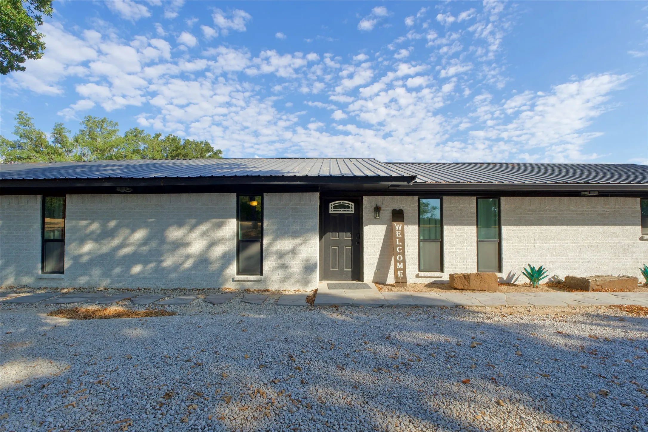 Single Family Residence For Sale in Montague County , 153 Wagner Road, St Jo, Texas 76265, 4 Bedroom, 3 Bathroom, 3 Garage spaces, 2,188 Sqft, built in 1980, mls#21382967, Real Estate Agent in St Jo, Homes For Sale in Montague county, Homes For Sale in St Jo, Realtor in St Jo Texas, Real Estate Brokerage Independent Realty Texas, Luminita Cordes Realtor