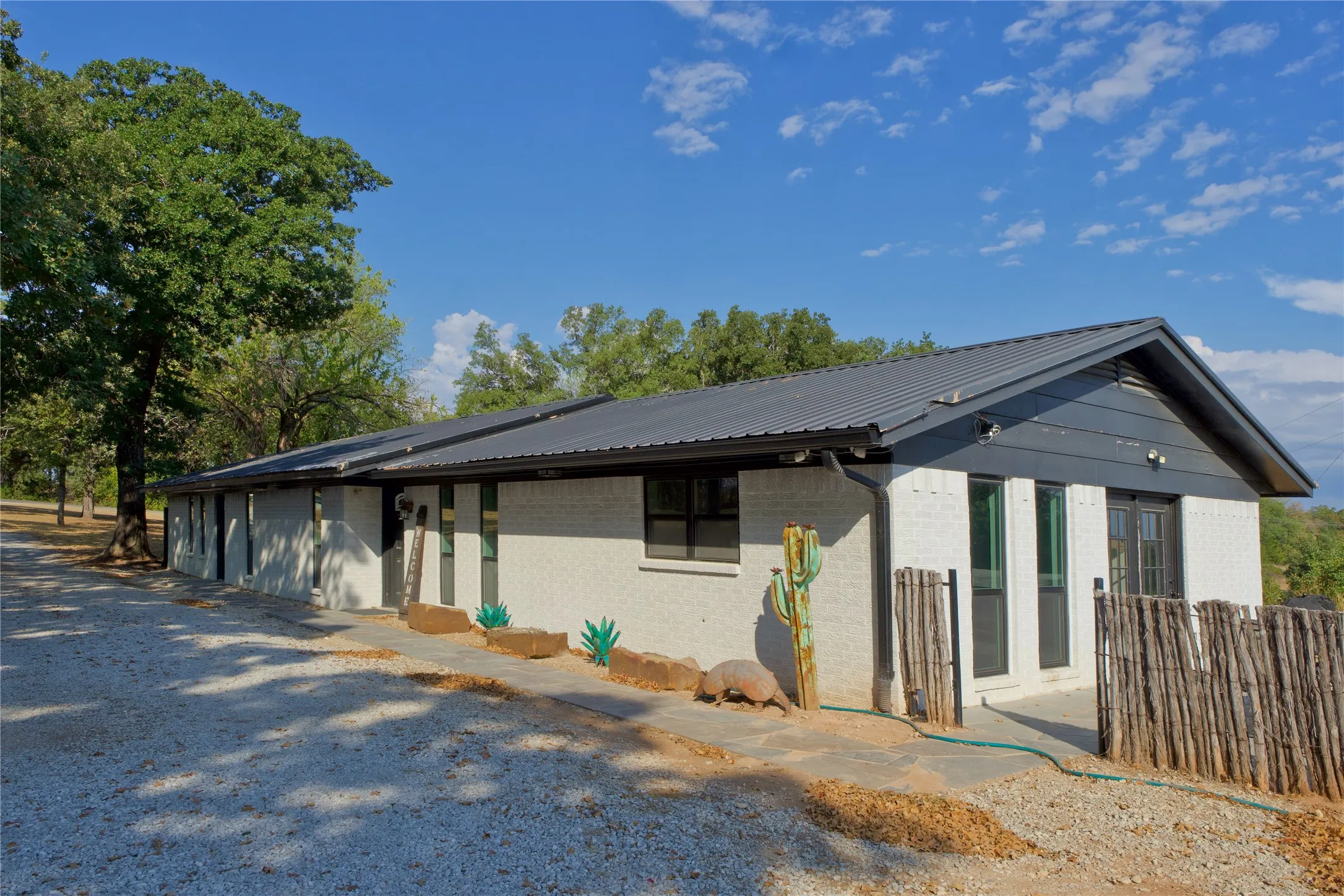 Single Family Residence For Sale in Montague County , 153 Wagner Road, St Jo, Texas 76265, 4 Bedroom, 3 Bathroom, 3 Garage spaces, 2,188 Sqft, built in 1980, mls#21382967, Real Estate Agent in St Jo, Homes For Sale in Montague county, Homes For Sale in St Jo, Realtor in St Jo Texas, Real Estate Brokerage Independent Realty Texas, Luminita Cordes Realtor