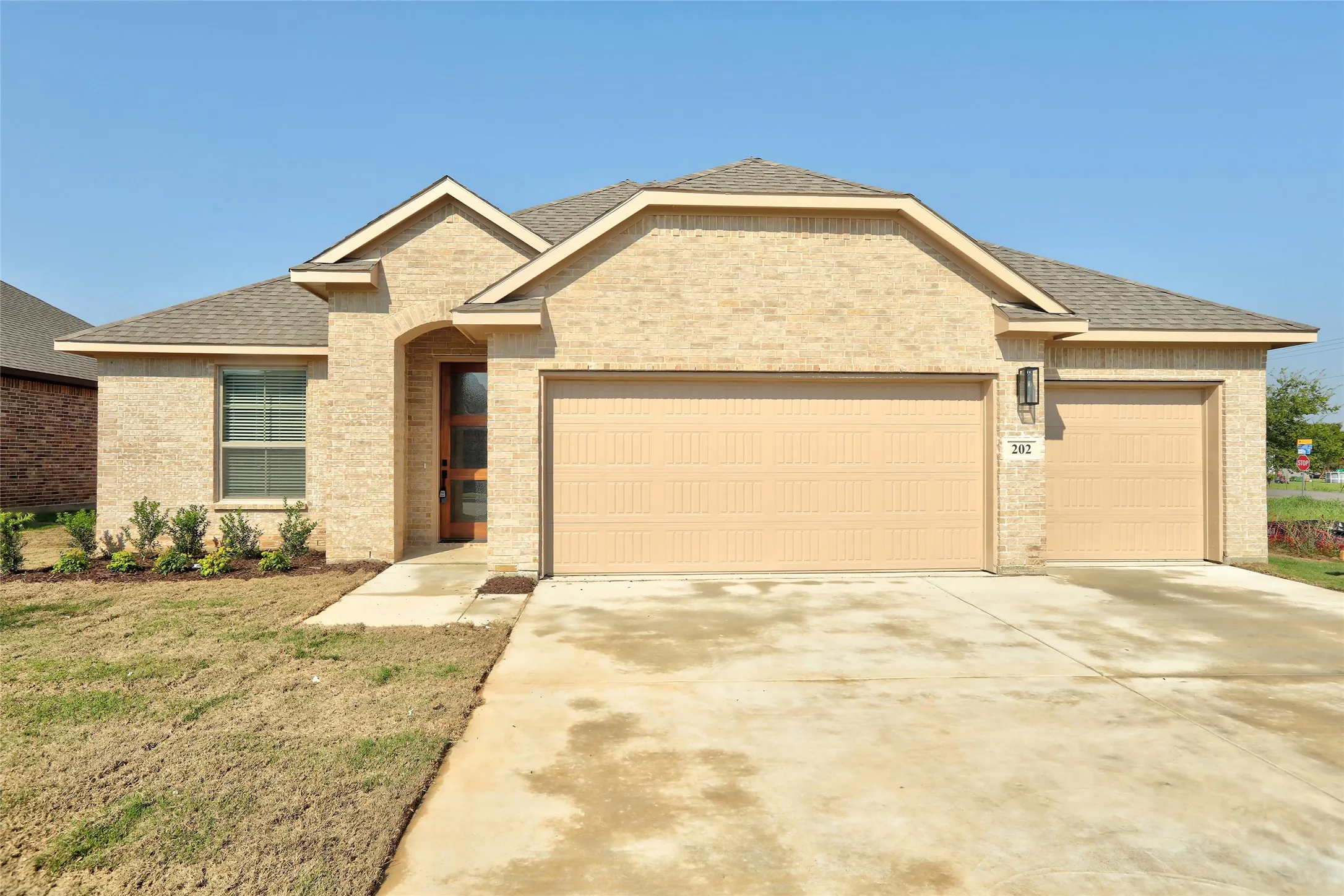 Single Family Residence For Sale in Collin County , 202 Pennington Road, Josephine, Texas 75173, 3 Bedroom, 2 Bathroom, 3 Garage spaces, 1,854 Sqft, built in 2025, mls#21385648, Real Estate Agent in Josephine, Homes For Sale in Collin county, Homes For Sale in Josephine, Realtor in Josephine Texas, Real Estate Brokerage Independent Realty Texas, Luminita Cordes Realtor