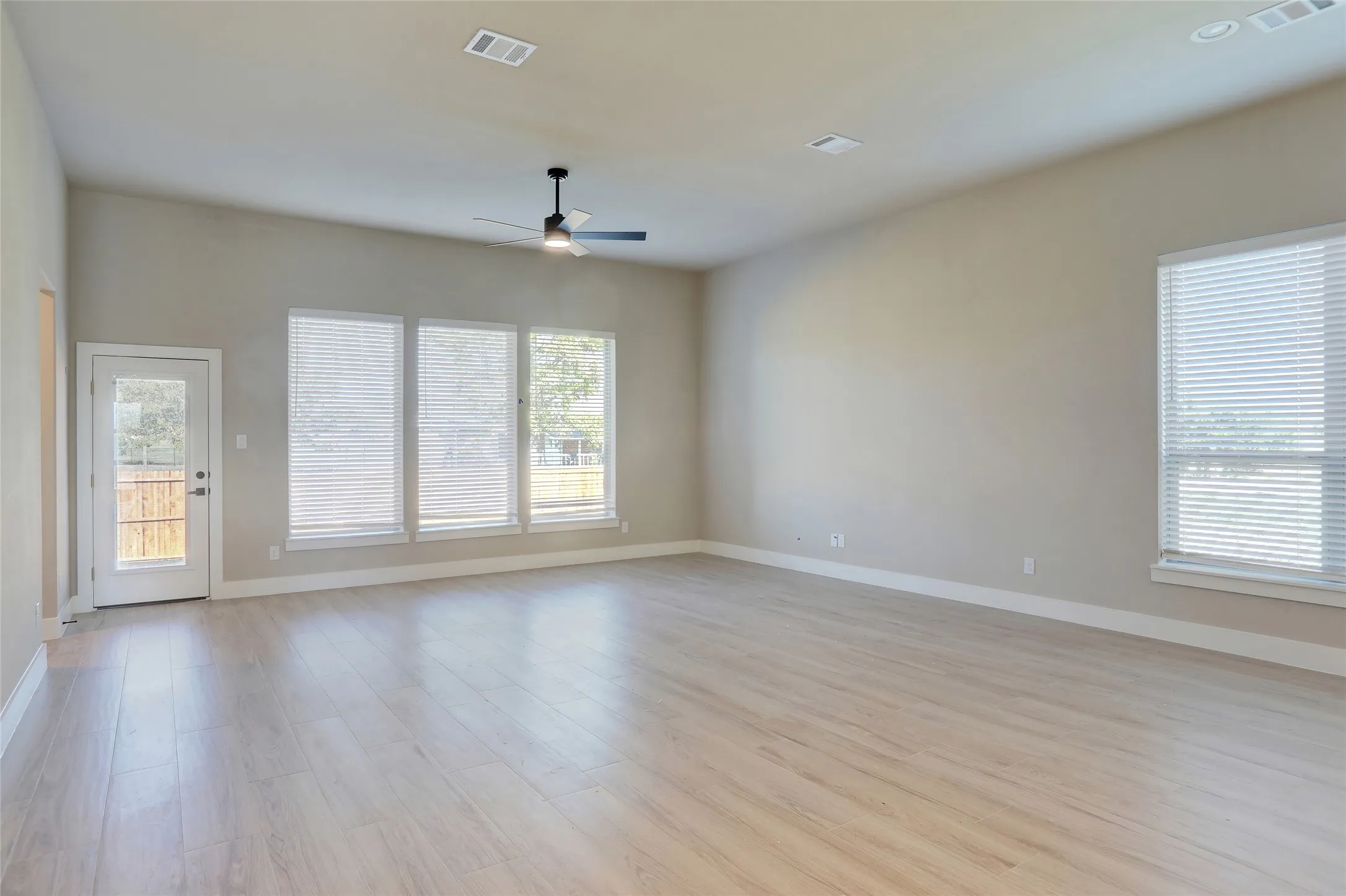 Single Family Residence For Sale in Collin County , 202 Pennington Road, Josephine, Texas 75173, 3 Bedroom, 2 Bathroom, 3 Garage spaces, 1,854 Sqft, built in 2025, mls#21385648, Real Estate Agent in Josephine, Homes For Sale in Collin county, Homes For Sale in Josephine, Realtor in Josephine Texas, Real Estate Brokerage Independent Realty Texas, Luminita Cordes Realtor
