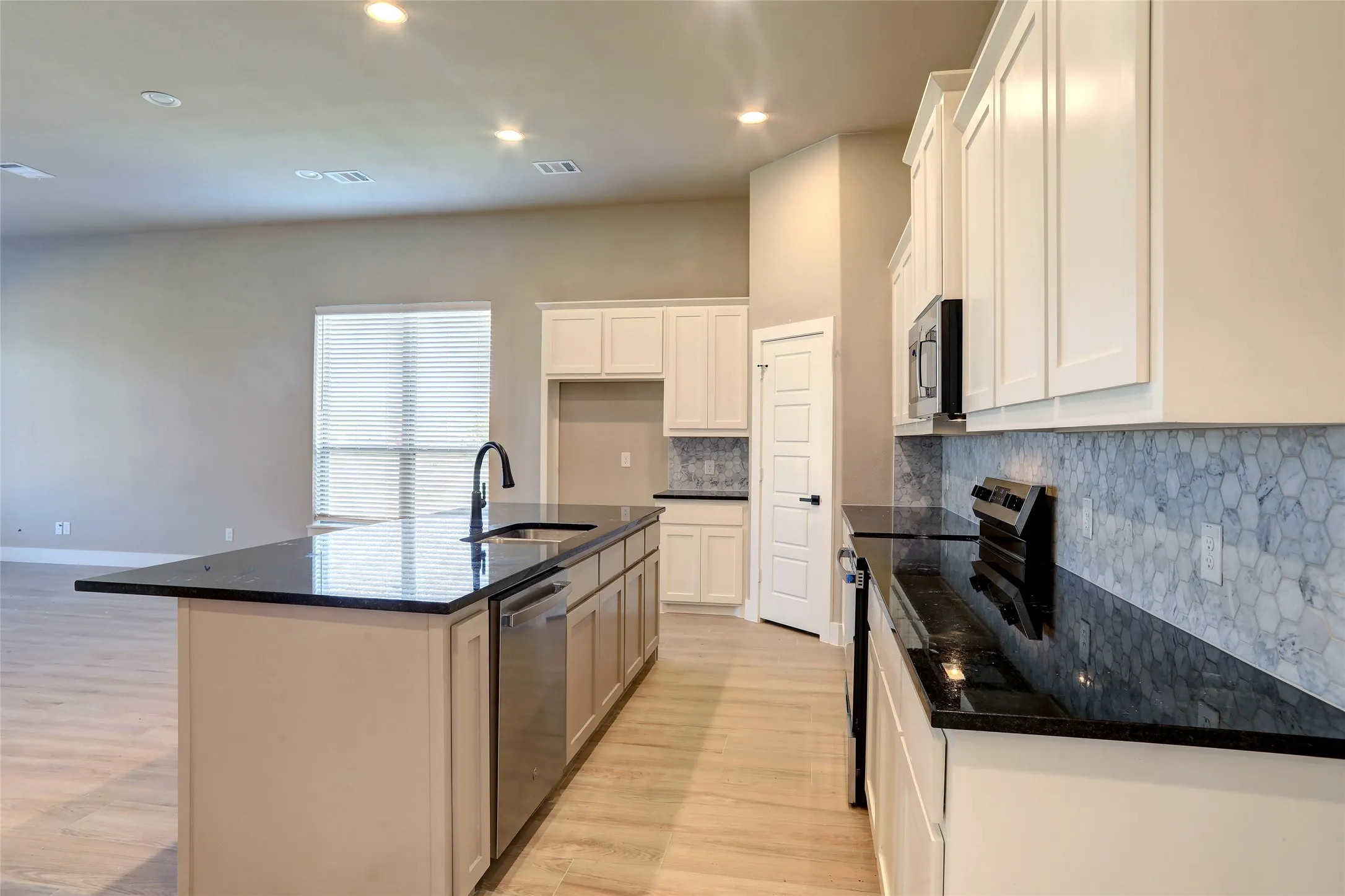 Single Family Residence For Sale in Collin County , 202 Pennington Road, Josephine, Texas 75173, 3 Bedroom, 2 Bathroom, 3 Garage spaces, 1,854 Sqft, built in 2025, mls#21385648, Real Estate Agent in Josephine, Homes For Sale in Collin county, Homes For Sale in Josephine, Realtor in Josephine Texas, Real Estate Brokerage Independent Realty Texas, Luminita Cordes Realtor
