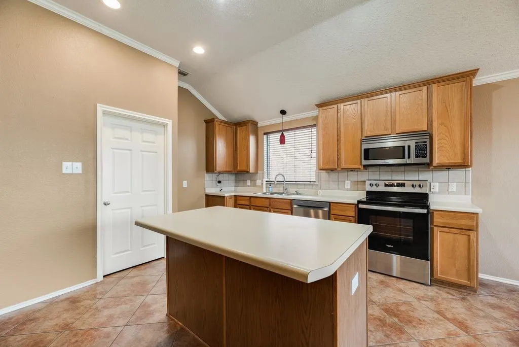 Single Family Residence For Sale in Kaufman County , 118 Aspenwood Trail, Forney, Texas 75126, 4 Bedroom, 2 Bathroom, 2 Garage spaces, 1,868 Sqft, built in 2004, mls#21385649, Real Estate Agent in Forney, Homes For Sale in Kaufman county, Homes For Sale in Forney, Realtor in Forney Texas, Real Estate Brokerage Independent Realty Texas, Luminita Cordes Realtor