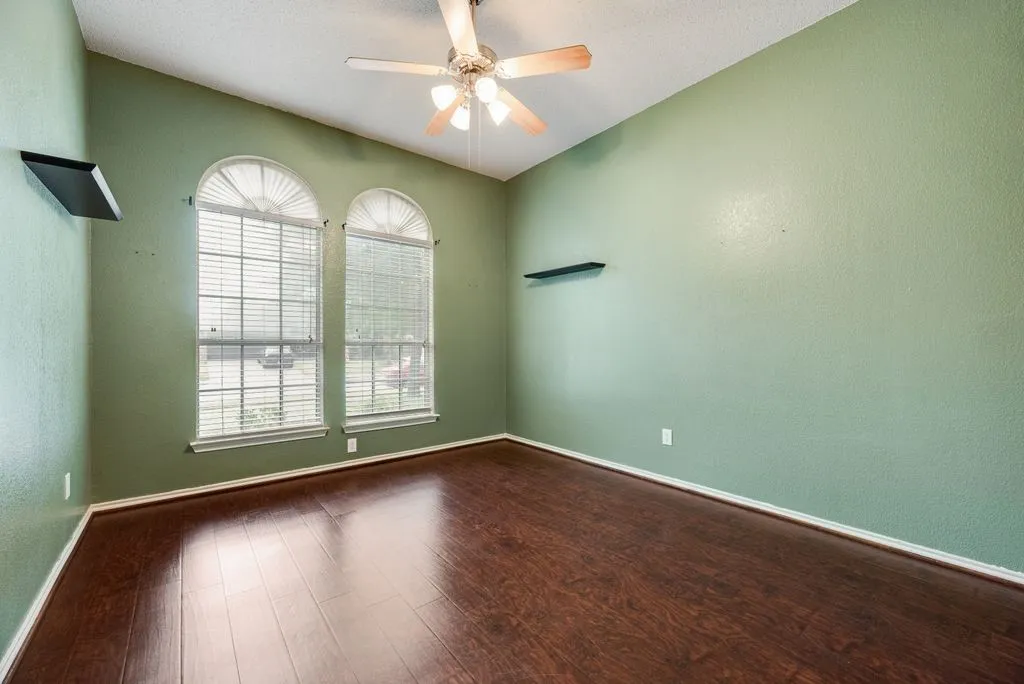 Single Family Residence For Sale in Kaufman County , 118 Aspenwood Trail, Forney, Texas 75126, 4 Bedroom, 2 Bathroom, 2 Garage spaces, 1,868 Sqft, built in 2004, mls#21385649, Real Estate Agent in Forney, Homes For Sale in Kaufman county, Homes For Sale in Forney, Realtor in Forney Texas, Real Estate Brokerage Independent Realty Texas, Luminita Cordes Realtor