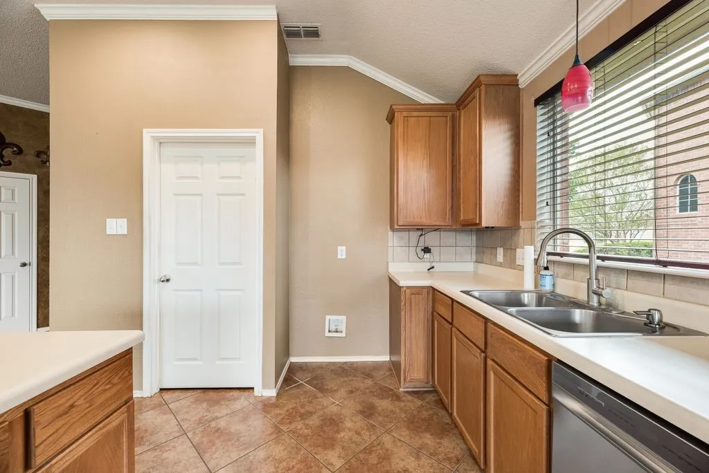 Single Family Residence For Sale in Kaufman County , 118 Aspenwood Trail, Forney, Texas 75126, 4 Bedroom, 2 Bathroom, 2 Garage spaces, 1,868 Sqft, built in 2004, mls#21385649, Real Estate Agent in Forney, Homes For Sale in Kaufman county, Homes For Sale in Forney, Realtor in Forney Texas, Real Estate Brokerage Independent Realty Texas, Luminita Cordes Realtor