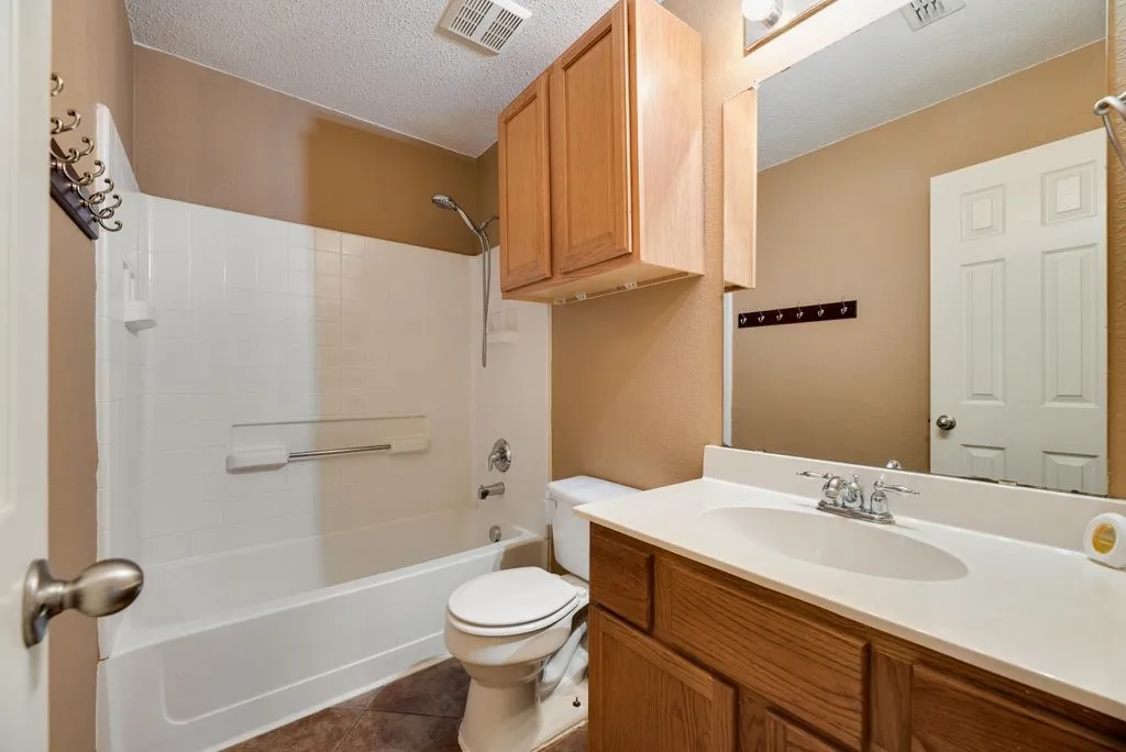 Single Family Residence For Sale in Kaufman County , 118 Aspenwood Trail, Forney, Texas 75126, 4 Bedroom, 2 Bathroom, 2 Garage spaces, 1,868 Sqft, built in 2004, mls#21385649, Real Estate Agent in Forney, Homes For Sale in Kaufman county, Homes For Sale in Forney, Realtor in Forney Texas, Real Estate Brokerage Independent Realty Texas, Luminita Cordes Realtor