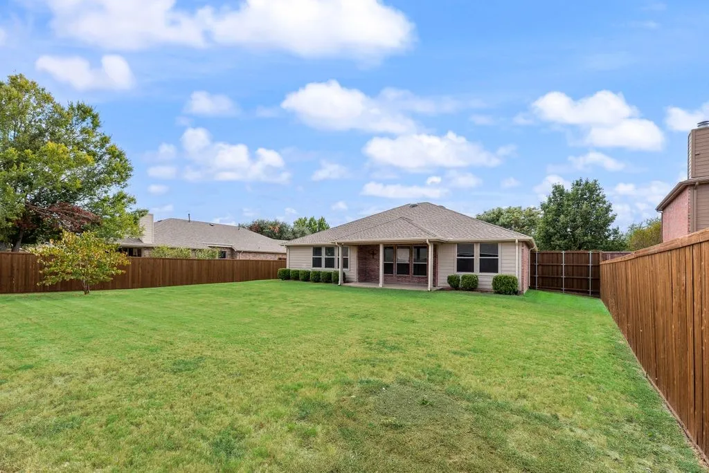 Single Family Residence For Sale in Kaufman County , 118 Aspenwood Trail, Forney, Texas 75126, 4 Bedroom, 2 Bathroom, 2 Garage spaces, 1,868 Sqft, built in 2004, mls#21385649, Real Estate Agent in Forney, Homes For Sale in Kaufman county, Homes For Sale in Forney, Realtor in Forney Texas, Real Estate Brokerage Independent Realty Texas, Luminita Cordes Realtor