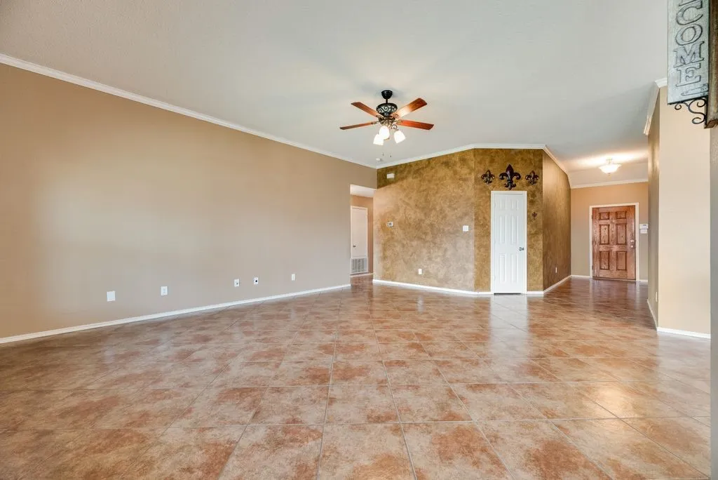 Single Family Residence For Sale in Kaufman County , 118 Aspenwood Trail, Forney, Texas 75126, 4 Bedroom, 2 Bathroom, 2 Garage spaces, 1,868 Sqft, built in 2004, mls#21385649, Real Estate Agent in Forney, Homes For Sale in Kaufman county, Homes For Sale in Forney, Realtor in Forney Texas, Real Estate Brokerage Independent Realty Texas, Luminita Cordes Realtor
