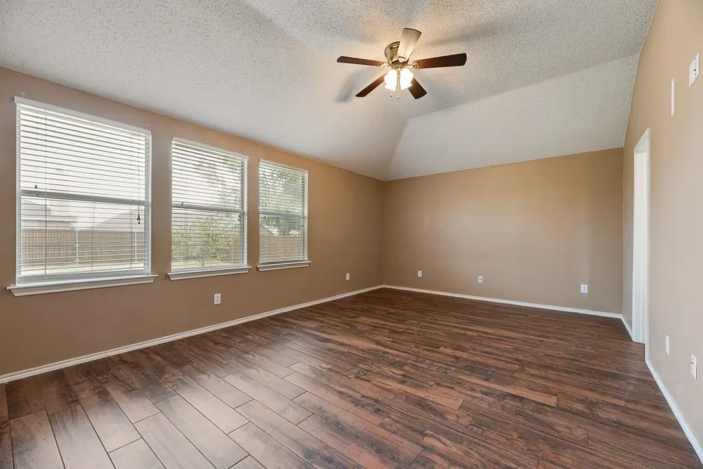 Single Family Residence For Sale in Kaufman County , 118 Aspenwood Trail, Forney, Texas 75126, 4 Bedroom, 2 Bathroom, 2 Garage spaces, 1,868 Sqft, built in 2004, mls#21385649, Real Estate Agent in Forney, Homes For Sale in Kaufman county, Homes For Sale in Forney, Realtor in Forney Texas, Real Estate Brokerage Independent Realty Texas, Luminita Cordes Realtor