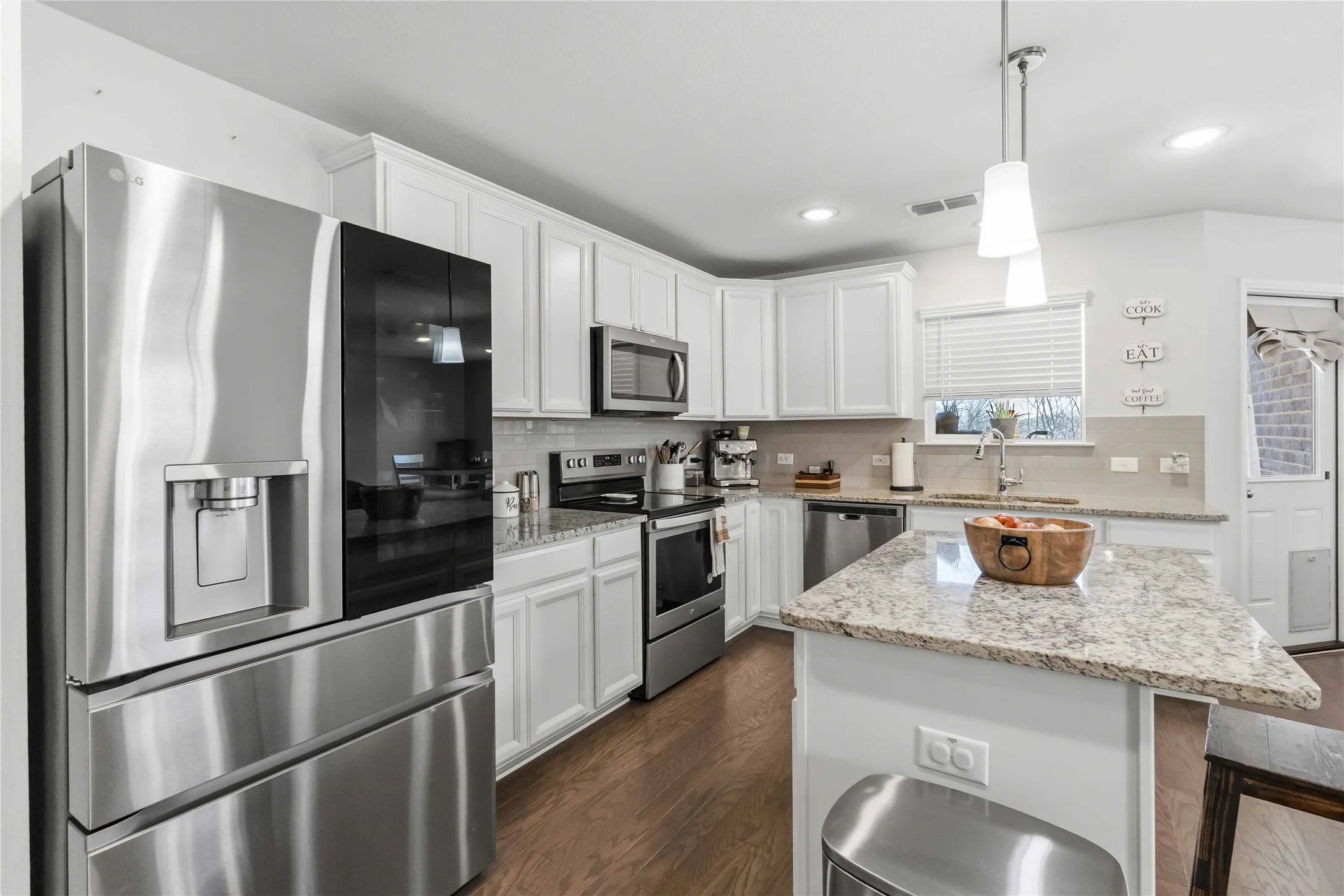 Single Family Residence For Sale in Kaufman County , 759 Brockwell Bend, Forney, Texas 75126, 3 Bedroom, 2 Bathroom, 2 Garage spaces, 1,998 Sqft, built in 2020, mls#21385651, Real Estate Agent in Forney, Homes For Sale in Kaufman county, Homes For Sale in Forney, Realtor in Forney Texas, Real Estate Brokerage Independent Realty Texas, Luminita Cordes Realtor