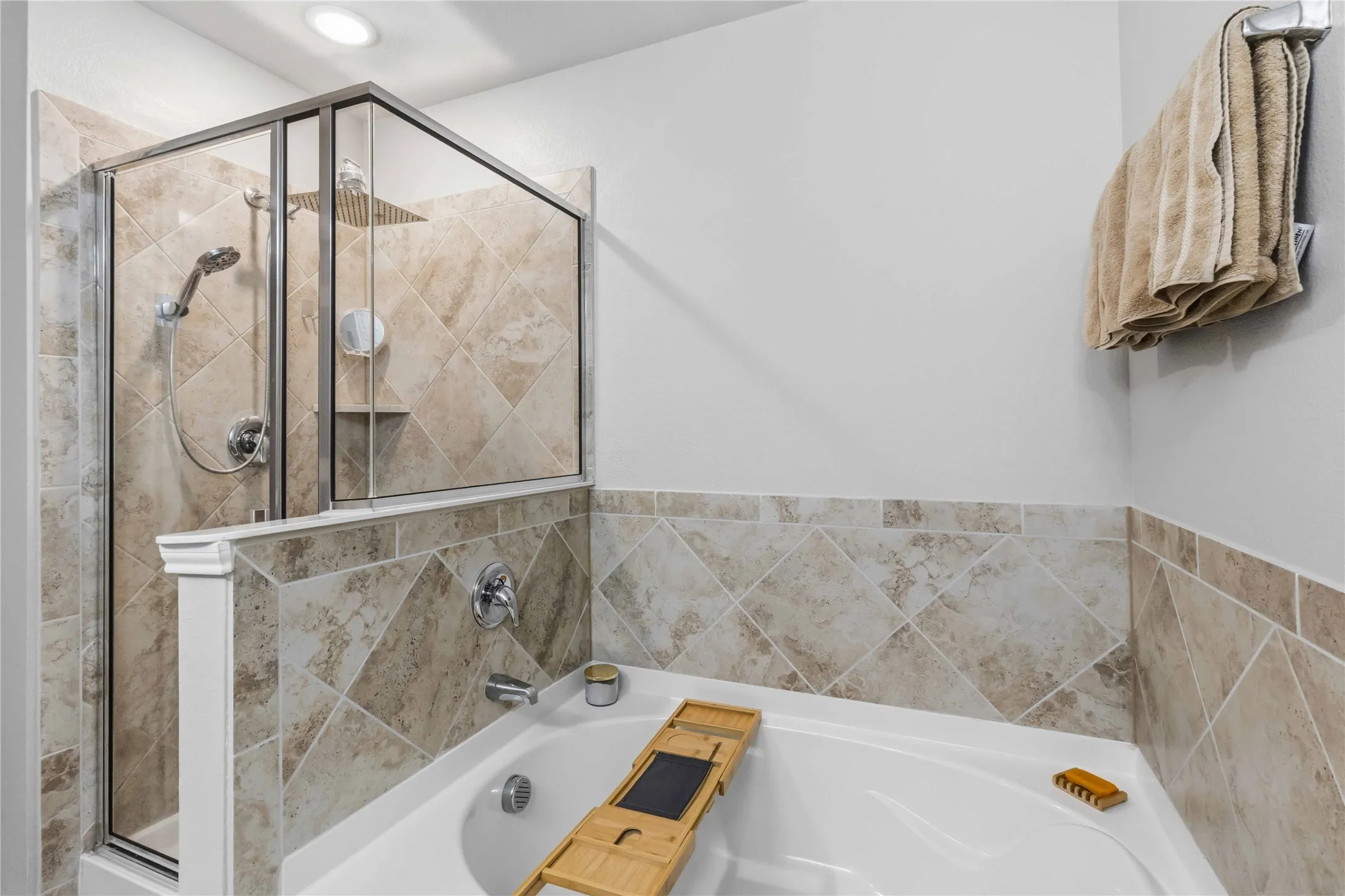 Single Family Residence For Sale in Kaufman County , 759 Brockwell Bend, Forney, Texas 75126, 3 Bedroom, 2 Bathroom, 2 Garage spaces, 1,998 Sqft, built in 2020, mls#21385651, Real Estate Agent in Forney, Homes For Sale in Kaufman county, Homes For Sale in Forney, Realtor in Forney Texas, Real Estate Brokerage Independent Realty Texas, Luminita Cordes Realtor