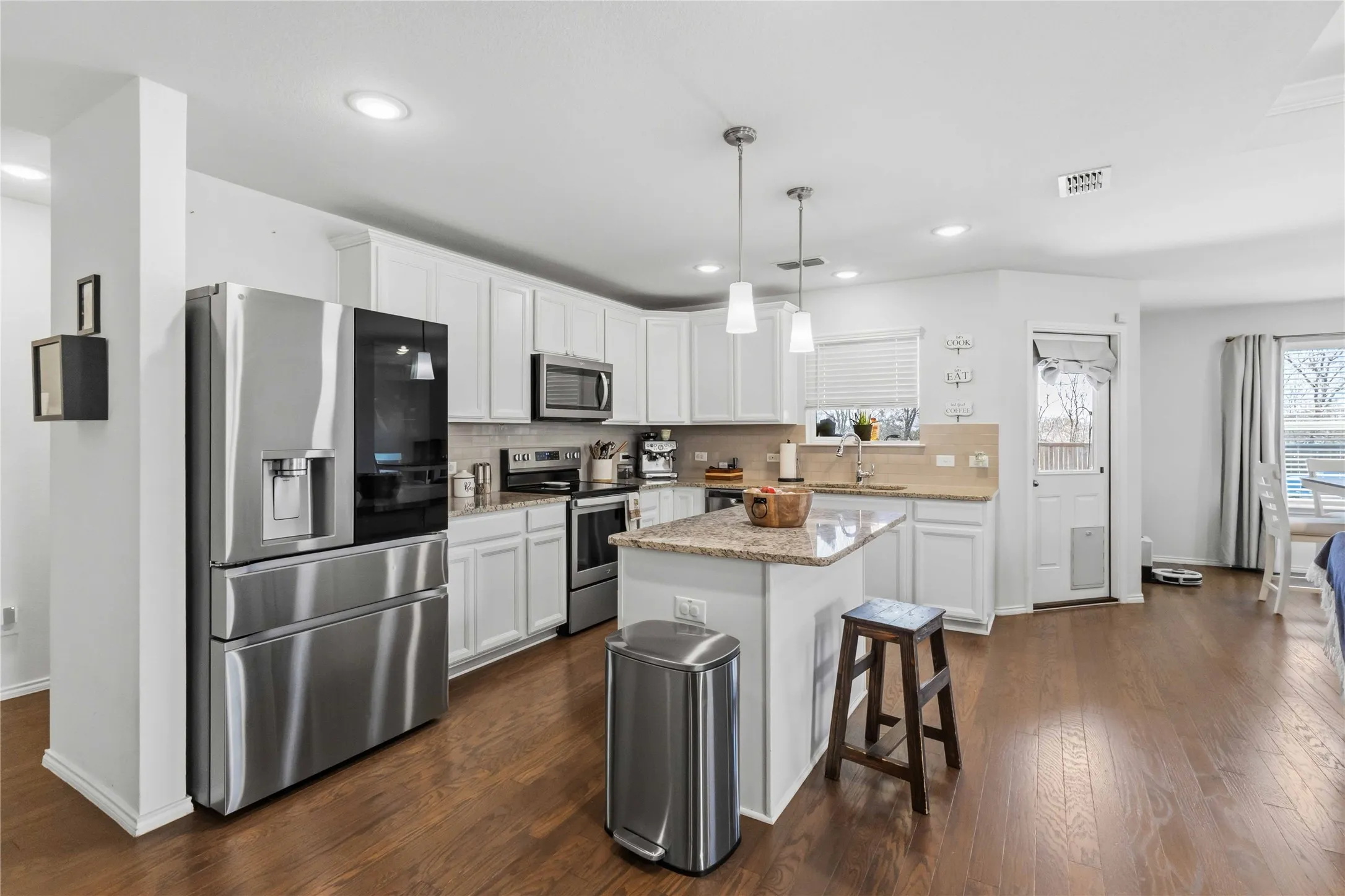 Single Family Residence For Sale in Kaufman County , 759 Brockwell Bend, Forney, Texas 75126, 3 Bedroom, 2 Bathroom, 2 Garage spaces, 1,998 Sqft, built in 2020, mls#21385651, Real Estate Agent in Forney, Homes For Sale in Kaufman county, Homes For Sale in Forney, Realtor in Forney Texas, Real Estate Brokerage Independent Realty Texas, Luminita Cordes Realtor