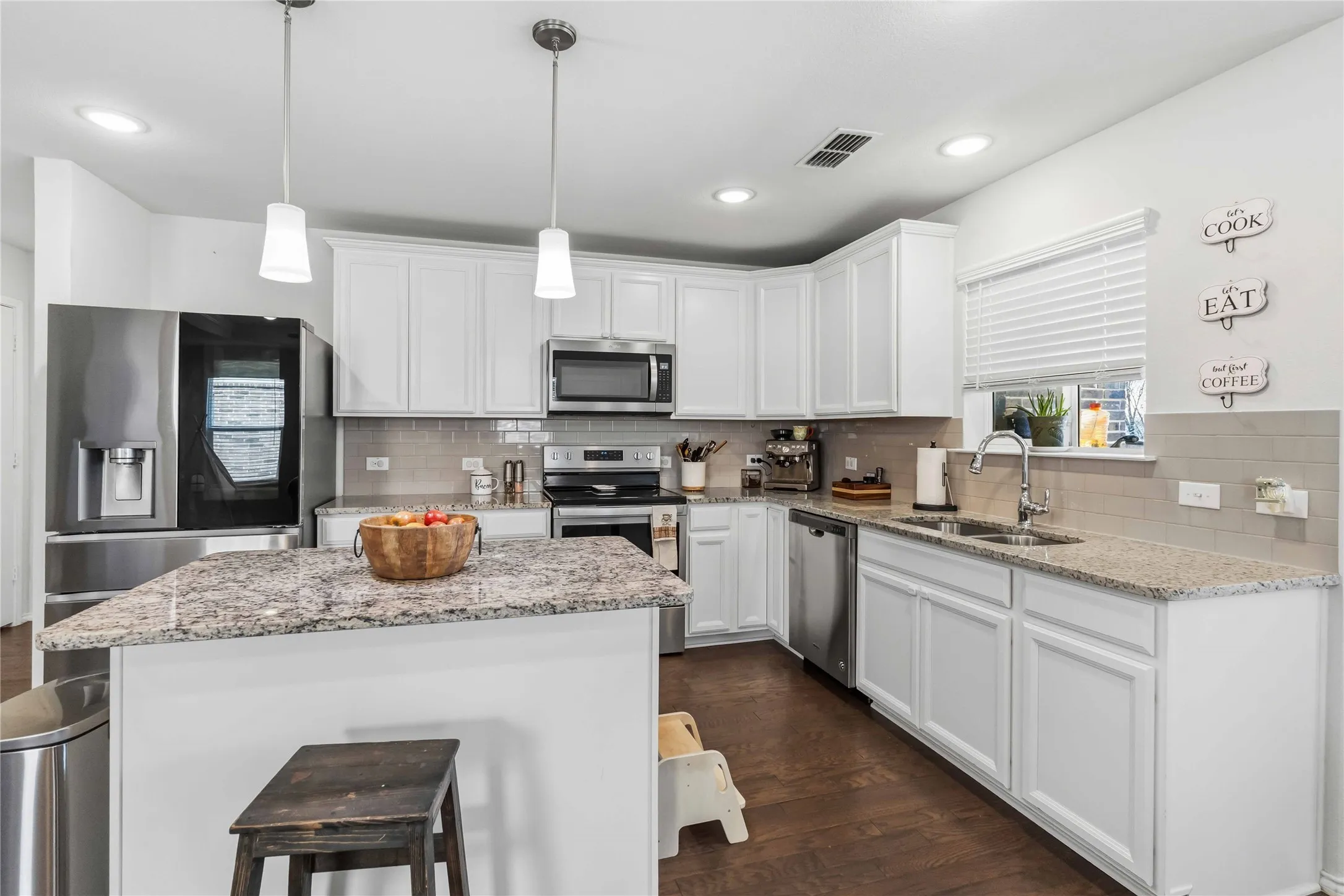 Single Family Residence For Sale in Kaufman County , 759 Brockwell Bend, Forney, Texas 75126, 3 Bedroom, 2 Bathroom, 2 Garage spaces, 1,998 Sqft, built in 2020, mls#21385651, Real Estate Agent in Forney, Homes For Sale in Kaufman county, Homes For Sale in Forney, Realtor in Forney Texas, Real Estate Brokerage Independent Realty Texas, Luminita Cordes Realtor