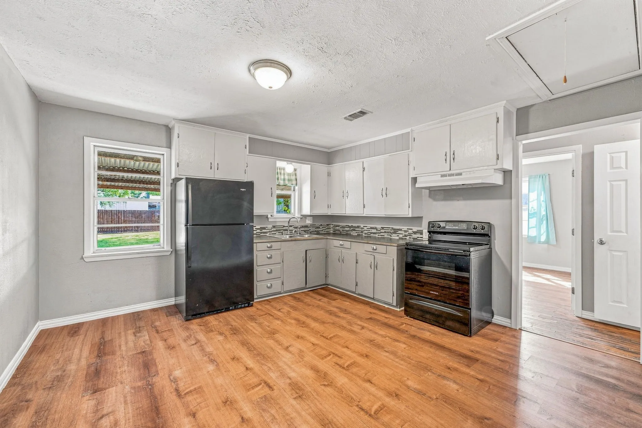 Single Family Residence For Sale in Erath County , 1397 N Estes Street, Stephenville, Texas 76401, 3 Bedroom, 2 Bathroom, Garage spaces, 1,328 Sqft, built in 1963, mls#21378560, Real Estate Agent in Stephenville, Homes For Sale in Erath county, Homes For Sale in Stephenville, Realtor in Stephenville Texas, Real Estate Brokerage Independent Realty Texas, Luminita Cordes Realtor