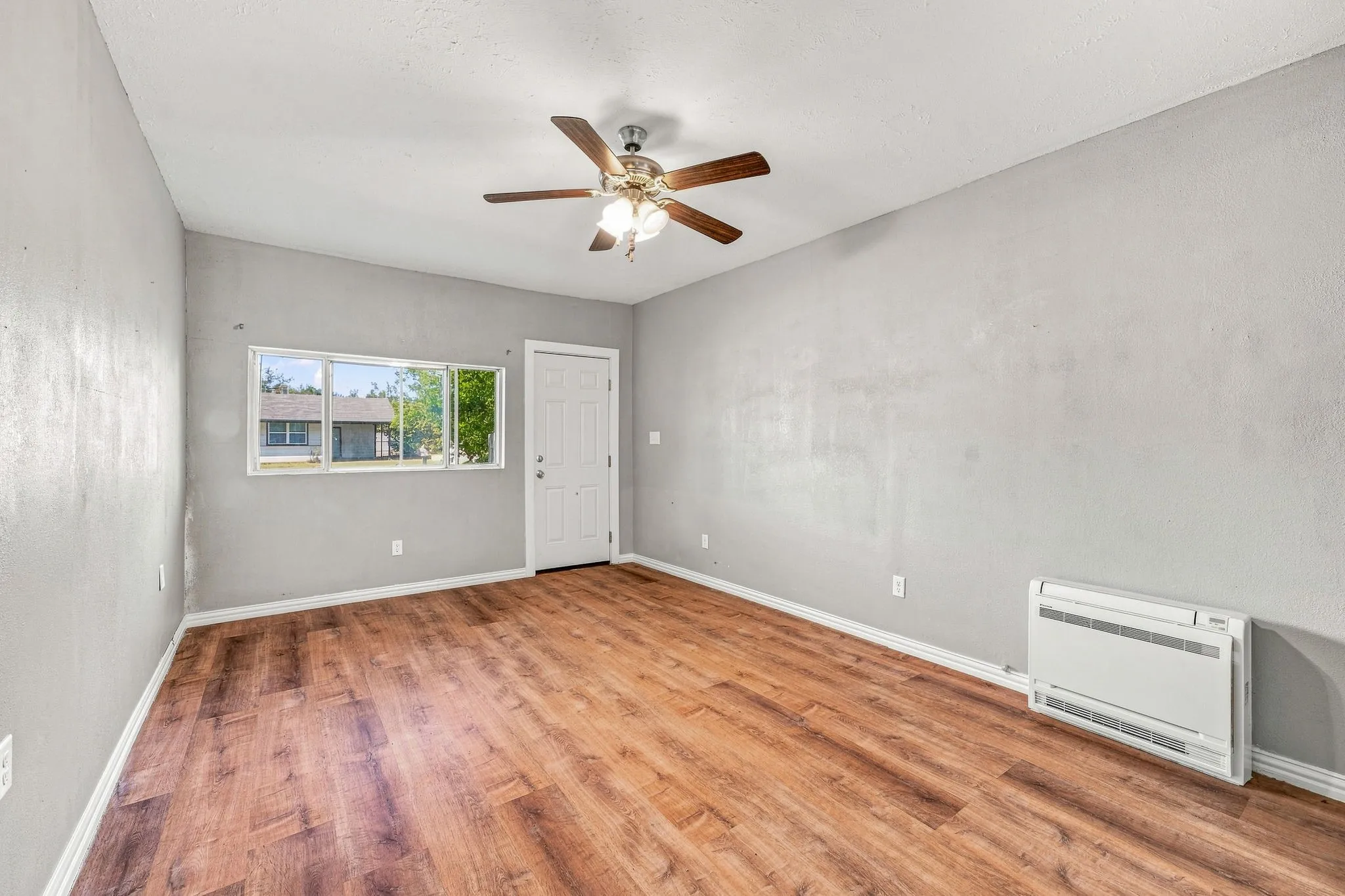 Single Family Residence For Sale in Erath County , 1397 N Estes Street, Stephenville, Texas 76401, 3 Bedroom, 2 Bathroom, Garage spaces, 1,328 Sqft, built in 1963, mls#21378560, Real Estate Agent in Stephenville, Homes For Sale in Erath county, Homes For Sale in Stephenville, Realtor in Stephenville Texas, Real Estate Brokerage Independent Realty Texas, Luminita Cordes Realtor