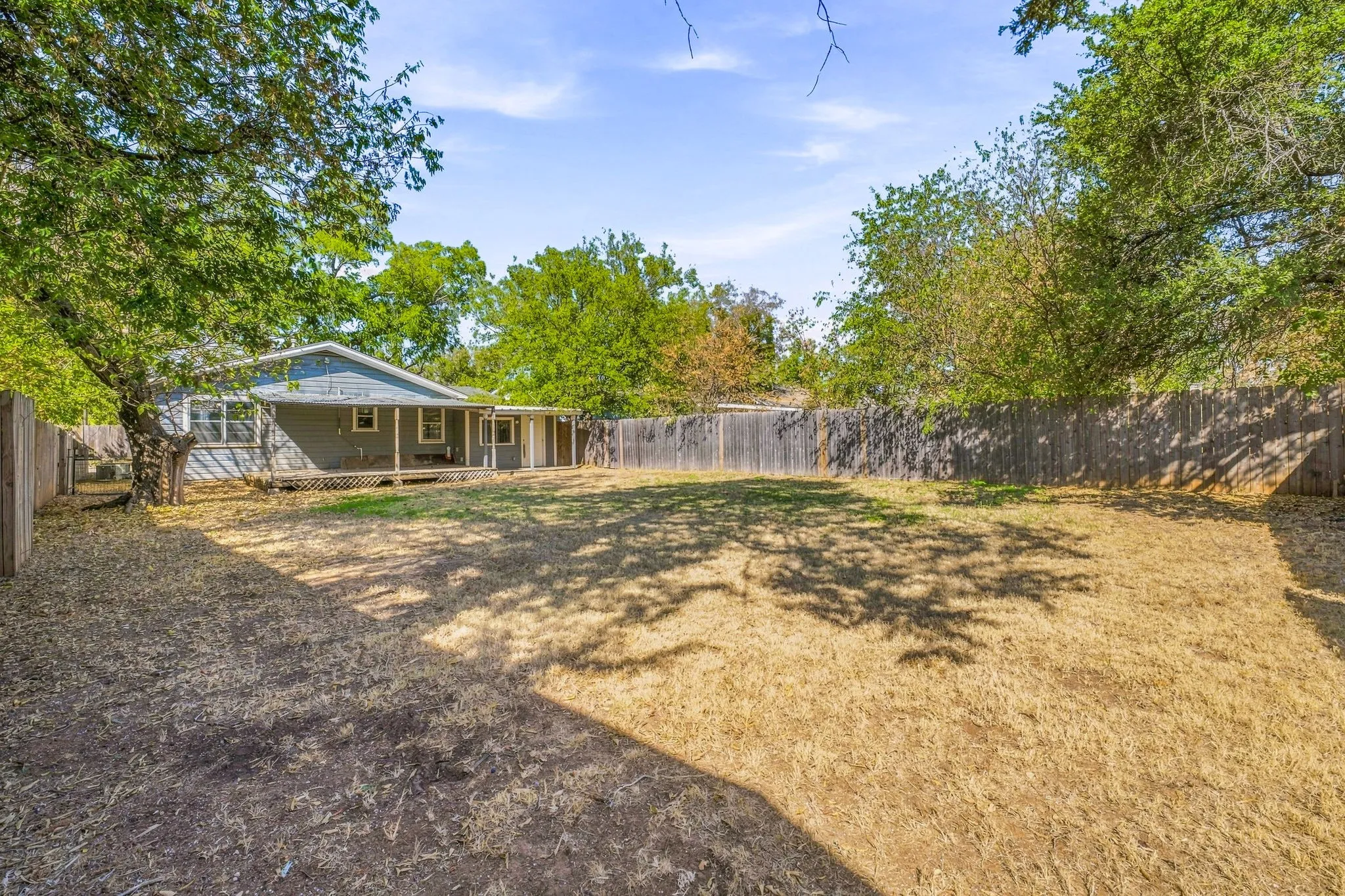 Single Family Residence For Sale in Erath County , 1397 N Estes Street, Stephenville, Texas 76401, 3 Bedroom, 2 Bathroom, Garage spaces, 1,328 Sqft, built in 1963, mls#21378560, Real Estate Agent in Stephenville, Homes For Sale in Erath county, Homes For Sale in Stephenville, Realtor in Stephenville Texas, Real Estate Brokerage Independent Realty Texas, Luminita Cordes Realtor