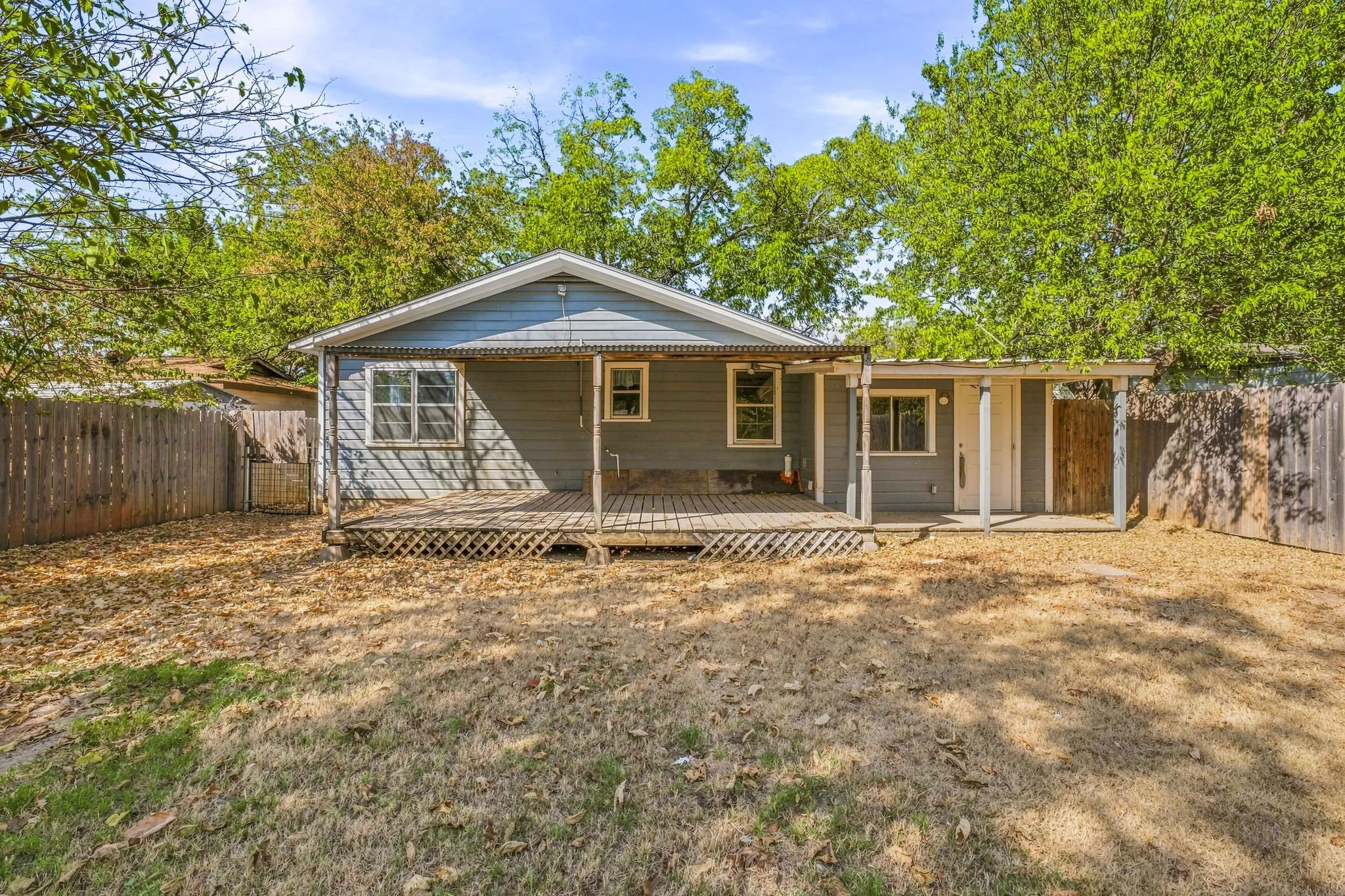 Single Family Residence For Sale in Erath County , 1397 N Estes Street, Stephenville, Texas 76401, 3 Bedroom, 2 Bathroom, Garage spaces, 1,328 Sqft, built in 1963, mls#21378560, Real Estate Agent in Stephenville, Homes For Sale in Erath county, Homes For Sale in Stephenville, Realtor in Stephenville Texas, Real Estate Brokerage Independent Realty Texas, Luminita Cordes Realtor