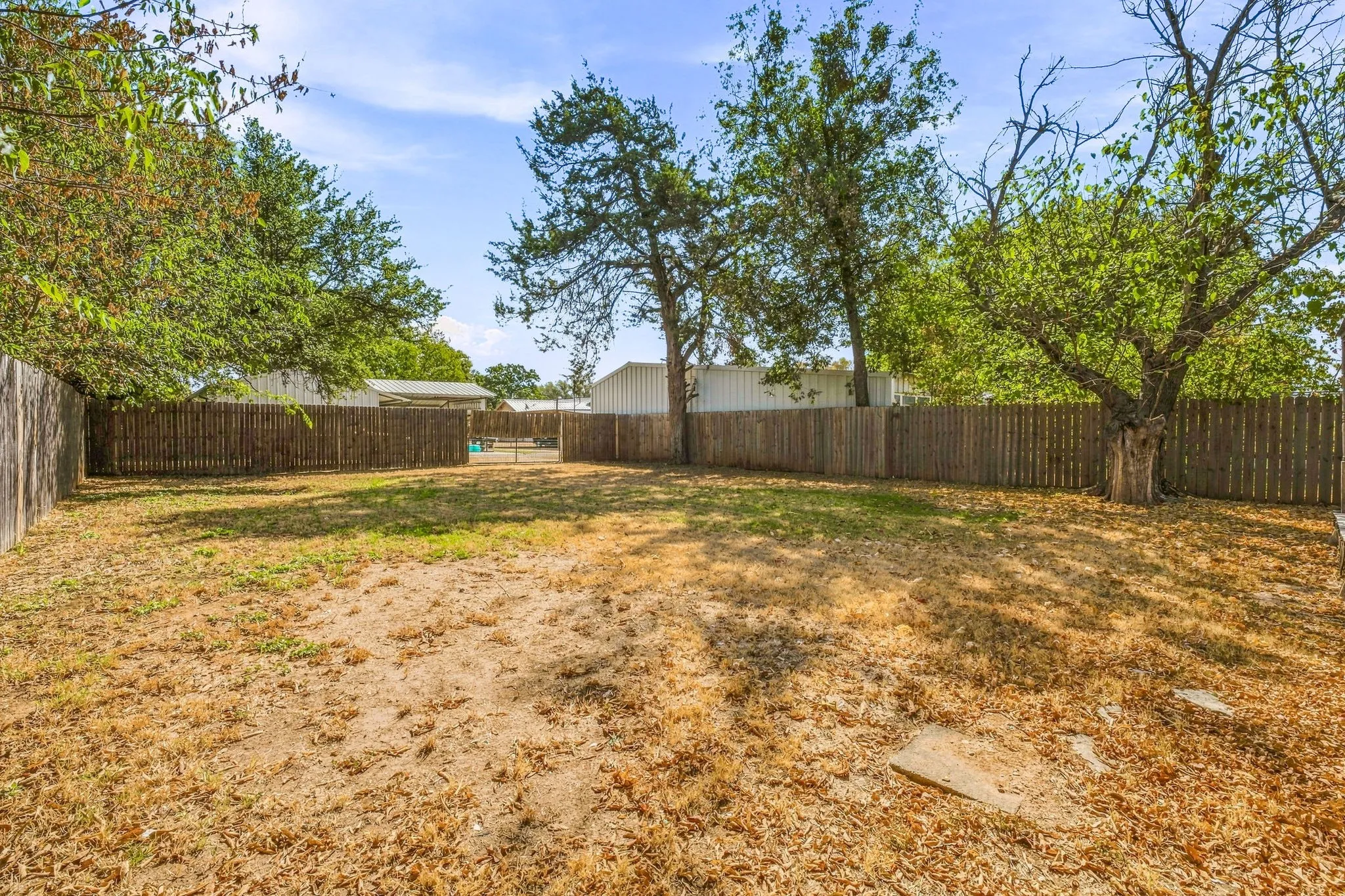 Single Family Residence For Sale in Erath County , 1397 N Estes Street, Stephenville, Texas 76401, 3 Bedroom, 2 Bathroom, Garage spaces, 1,328 Sqft, built in 1963, mls#21378560, Real Estate Agent in Stephenville, Homes For Sale in Erath county, Homes For Sale in Stephenville, Realtor in Stephenville Texas, Real Estate Brokerage Independent Realty Texas, Luminita Cordes Realtor