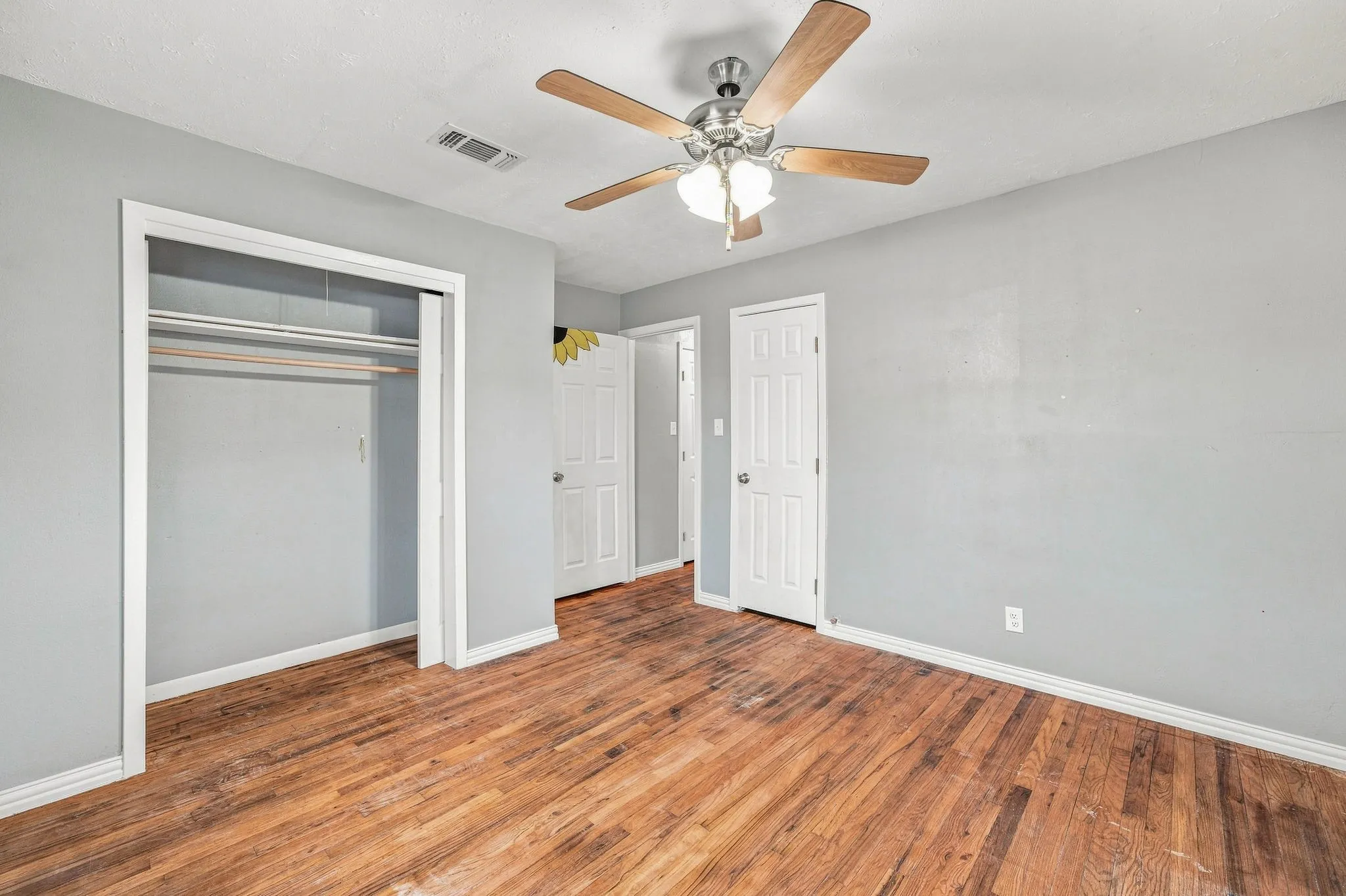 Single Family Residence For Sale in Erath County , 1397 N Estes Street, Stephenville, Texas 76401, 3 Bedroom, 2 Bathroom, Garage spaces, 1,328 Sqft, built in 1963, mls#21378560, Real Estate Agent in Stephenville, Homes For Sale in Erath county, Homes For Sale in Stephenville, Realtor in Stephenville Texas, Real Estate Brokerage Independent Realty Texas, Luminita Cordes Realtor
