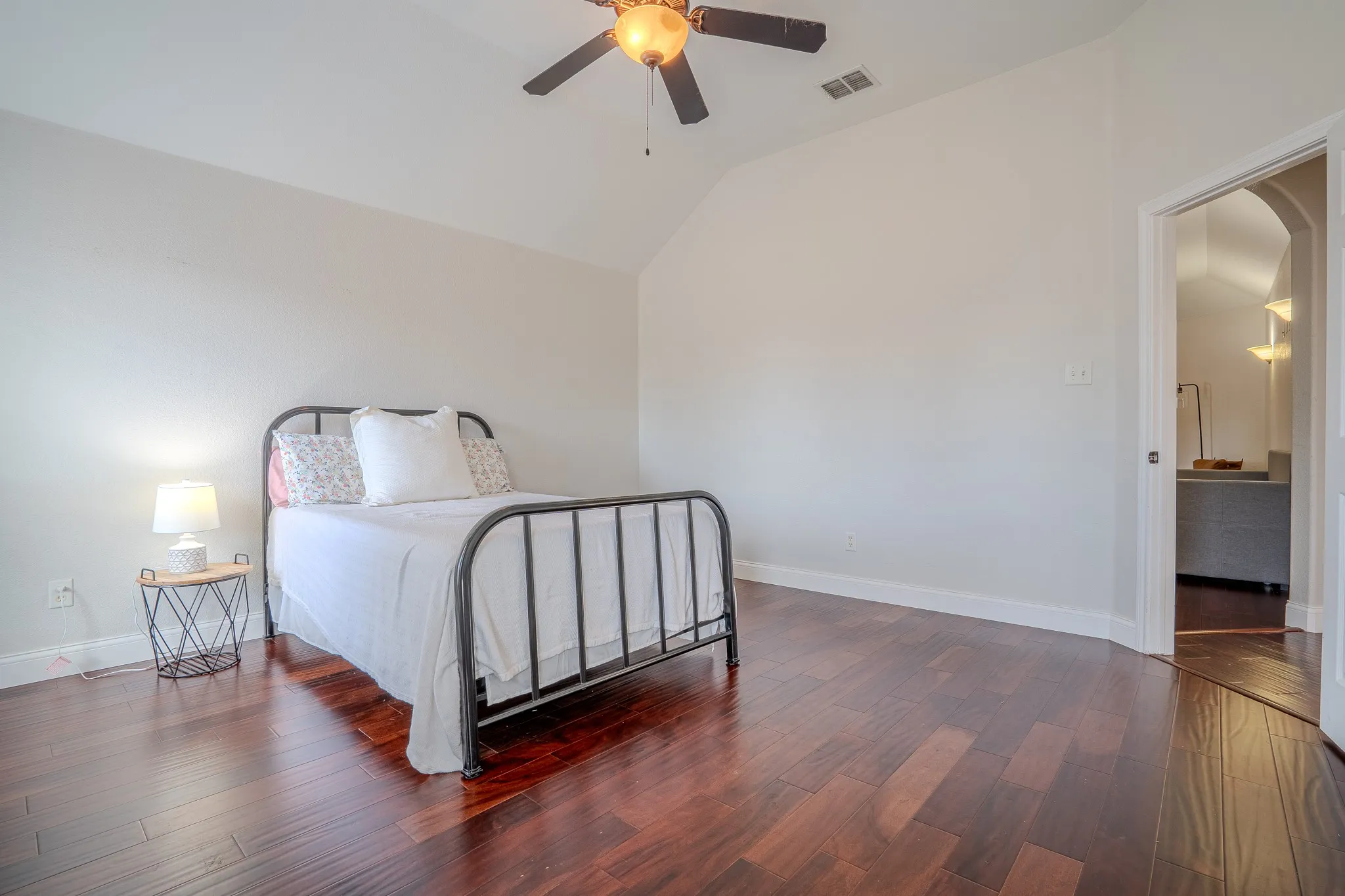 Single Family Residence For Sale in Parker County , 1236 Woodbridge Court, Willow Park, Texas 76087, 4 Bedroom, 3 Bathroom, 3 Garage spaces, 3,006 Sqft, built in 2007, mls#21382252, Real Estate Agent in Willow Park, Homes For Sale in Parker county, Homes For Sale in Willow Park, Realtor in Willow Park Texas, Real Estate Brokerage Independent Realty Texas, Luminita Cordes Realtor