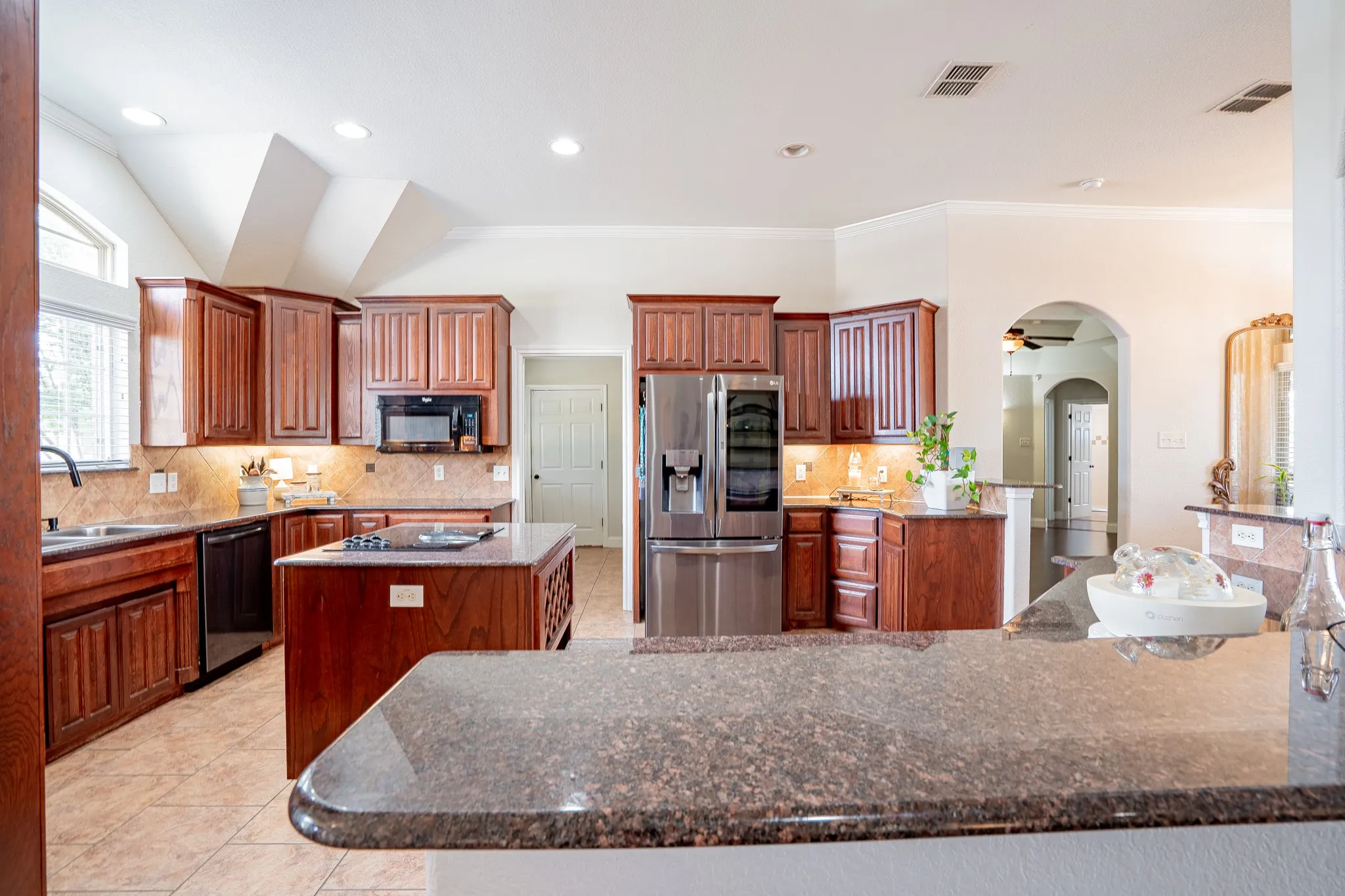 Single Family Residence For Sale in Parker County , 1236 Woodbridge Court, Willow Park, Texas 76087, 4 Bedroom, 3 Bathroom, 3 Garage spaces, 3,006 Sqft, built in 2007, mls#21382252, Real Estate Agent in Willow Park, Homes For Sale in Parker county, Homes For Sale in Willow Park, Realtor in Willow Park Texas, Real Estate Brokerage Independent Realty Texas, Luminita Cordes Realtor