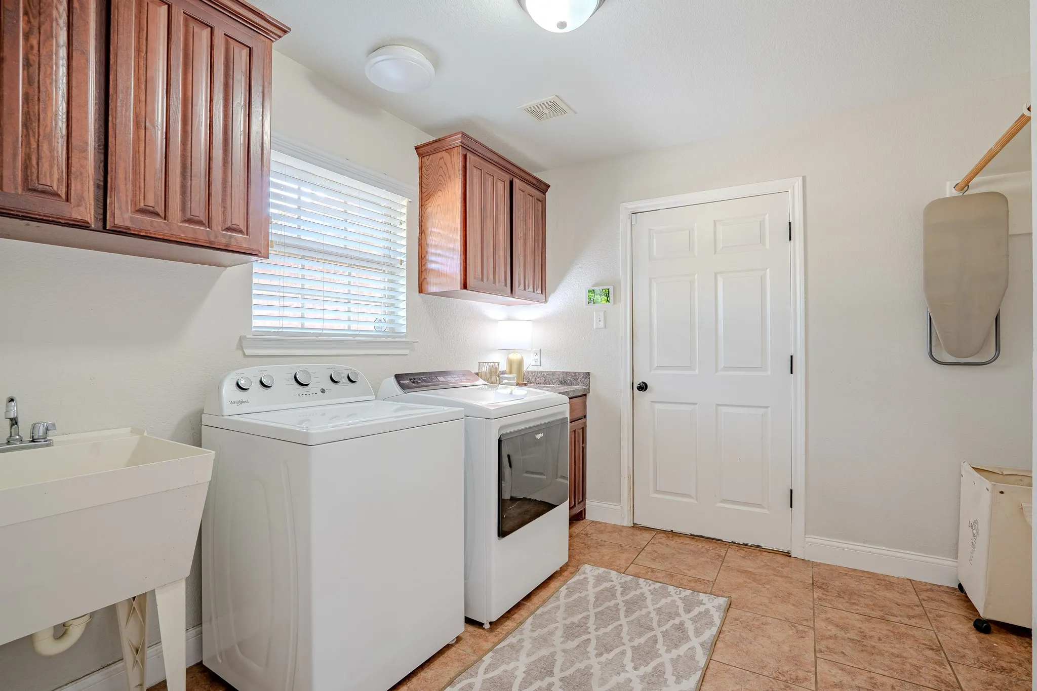 Single Family Residence For Sale in Parker County , 1236 Woodbridge Court, Willow Park, Texas 76087, 4 Bedroom, 3 Bathroom, 3 Garage spaces, 3,006 Sqft, built in 2007, mls#21382252, Real Estate Agent in Willow Park, Homes For Sale in Parker county, Homes For Sale in Willow Park, Realtor in Willow Park Texas, Real Estate Brokerage Independent Realty Texas, Luminita Cordes Realtor