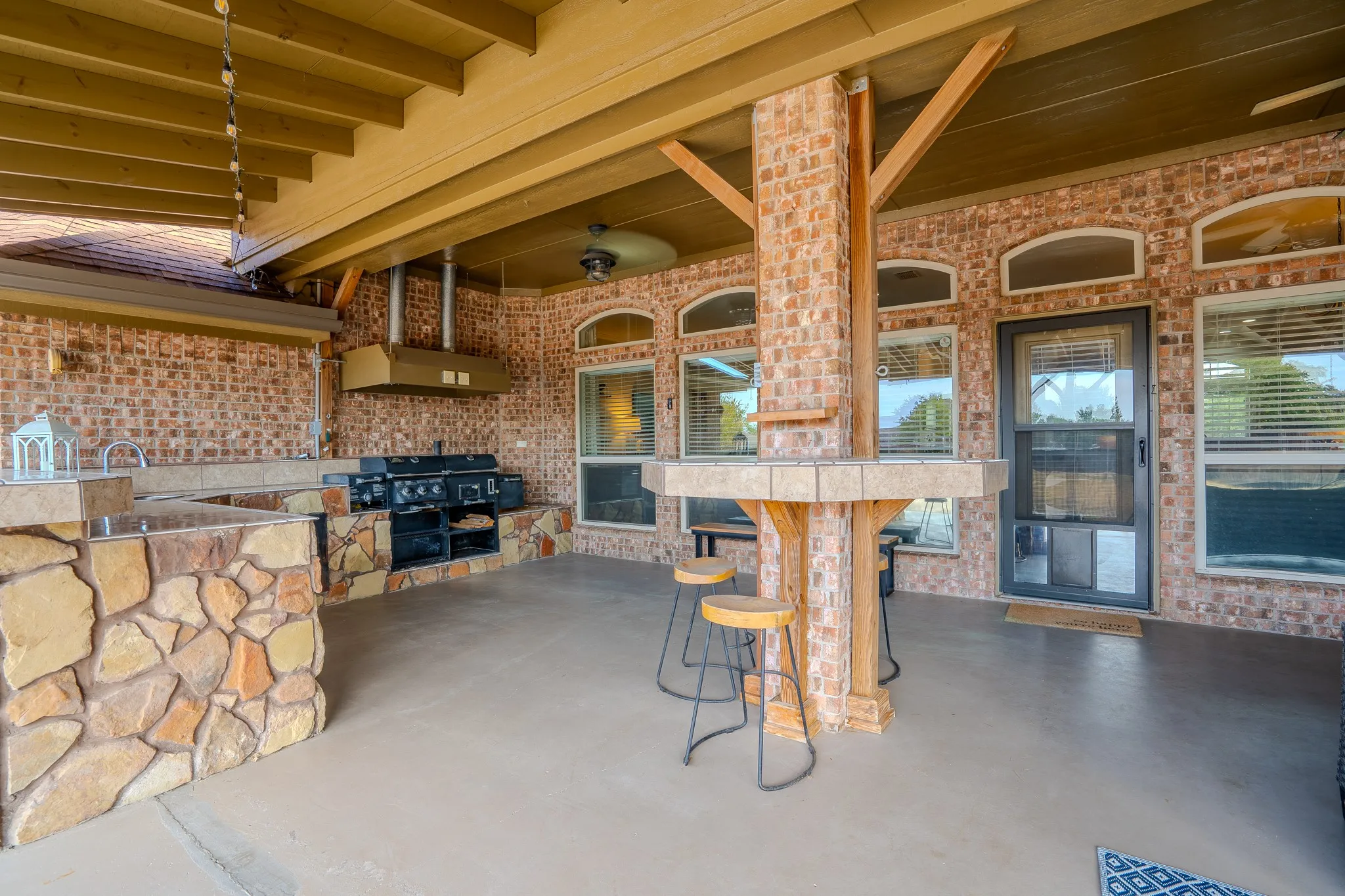 Single Family Residence For Sale in Parker County , 1236 Woodbridge Court, Willow Park, Texas 76087, 4 Bedroom, 3 Bathroom, 3 Garage spaces, 3,006 Sqft, built in 2007, mls#21382252, Real Estate Agent in Willow Park, Homes For Sale in Parker county, Homes For Sale in Willow Park, Realtor in Willow Park Texas, Real Estate Brokerage Independent Realty Texas, Luminita Cordes Realtor