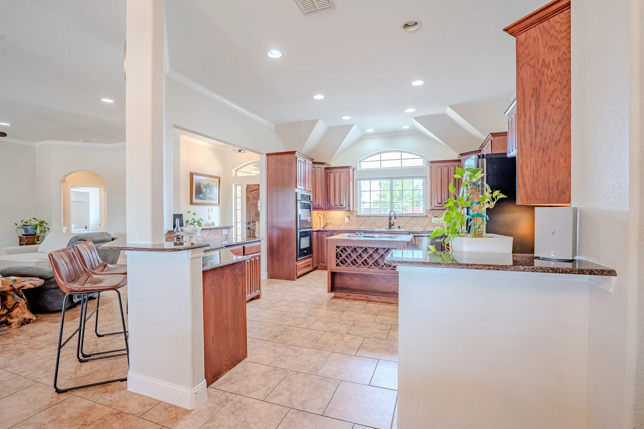 Single Family Residence For Sale in Parker County , 1236 Woodbridge Court, Willow Park, Texas 76087, 4 Bedroom, 3 Bathroom, 3 Garage spaces, 3,006 Sqft, built in 2007, mls#21382252, Real Estate Agent in Willow Park, Homes For Sale in Parker county, Homes For Sale in Willow Park, Realtor in Willow Park Texas, Real Estate Brokerage Independent Realty Texas, Luminita Cordes Realtor