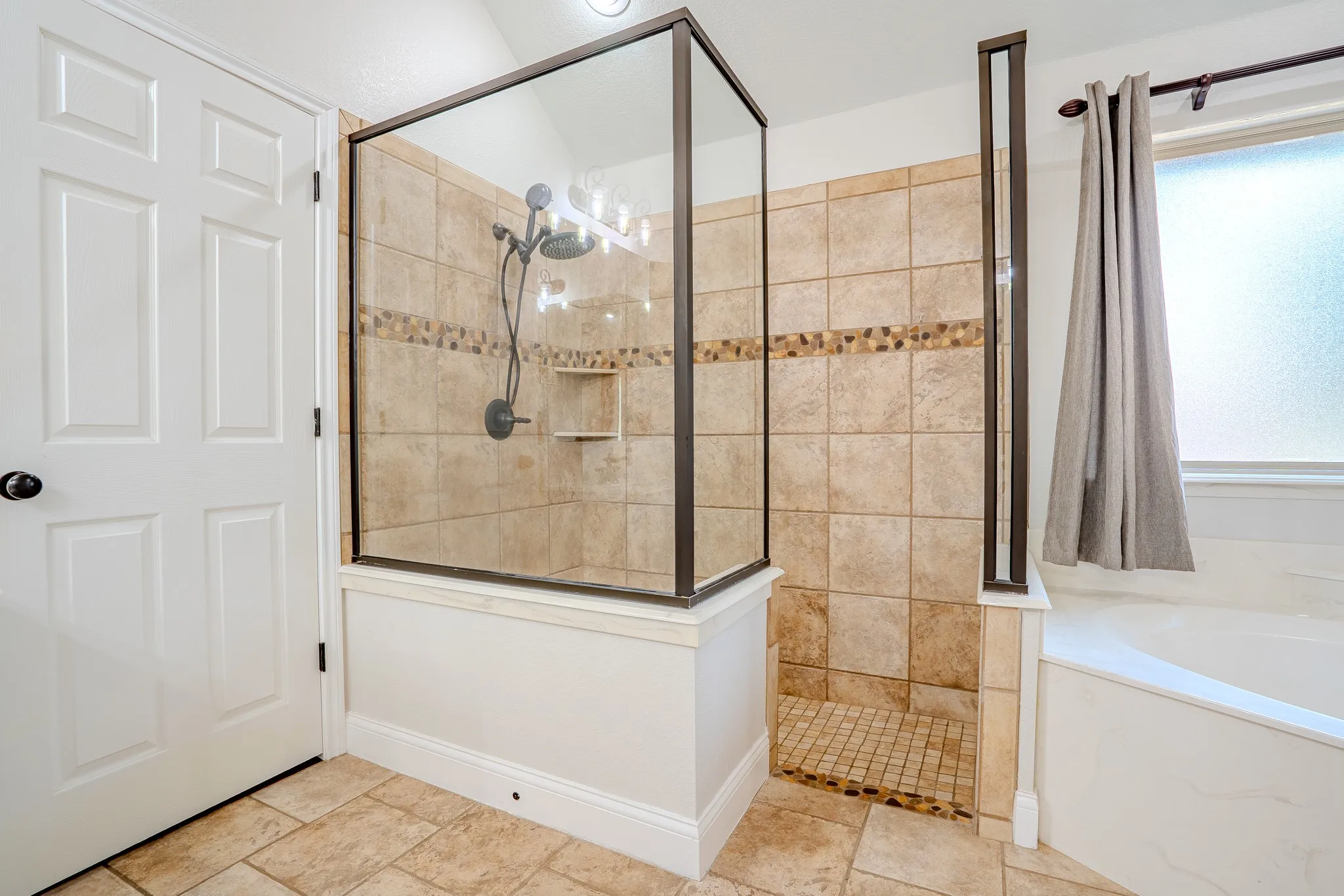 Single Family Residence For Sale in Parker County , 1236 Woodbridge Court, Willow Park, Texas 76087, 4 Bedroom, 3 Bathroom, 3 Garage spaces, 3,006 Sqft, built in 2007, mls#21382252, Real Estate Agent in Willow Park, Homes For Sale in Parker county, Homes For Sale in Willow Park, Realtor in Willow Park Texas, Real Estate Brokerage Independent Realty Texas, Luminita Cordes Realtor