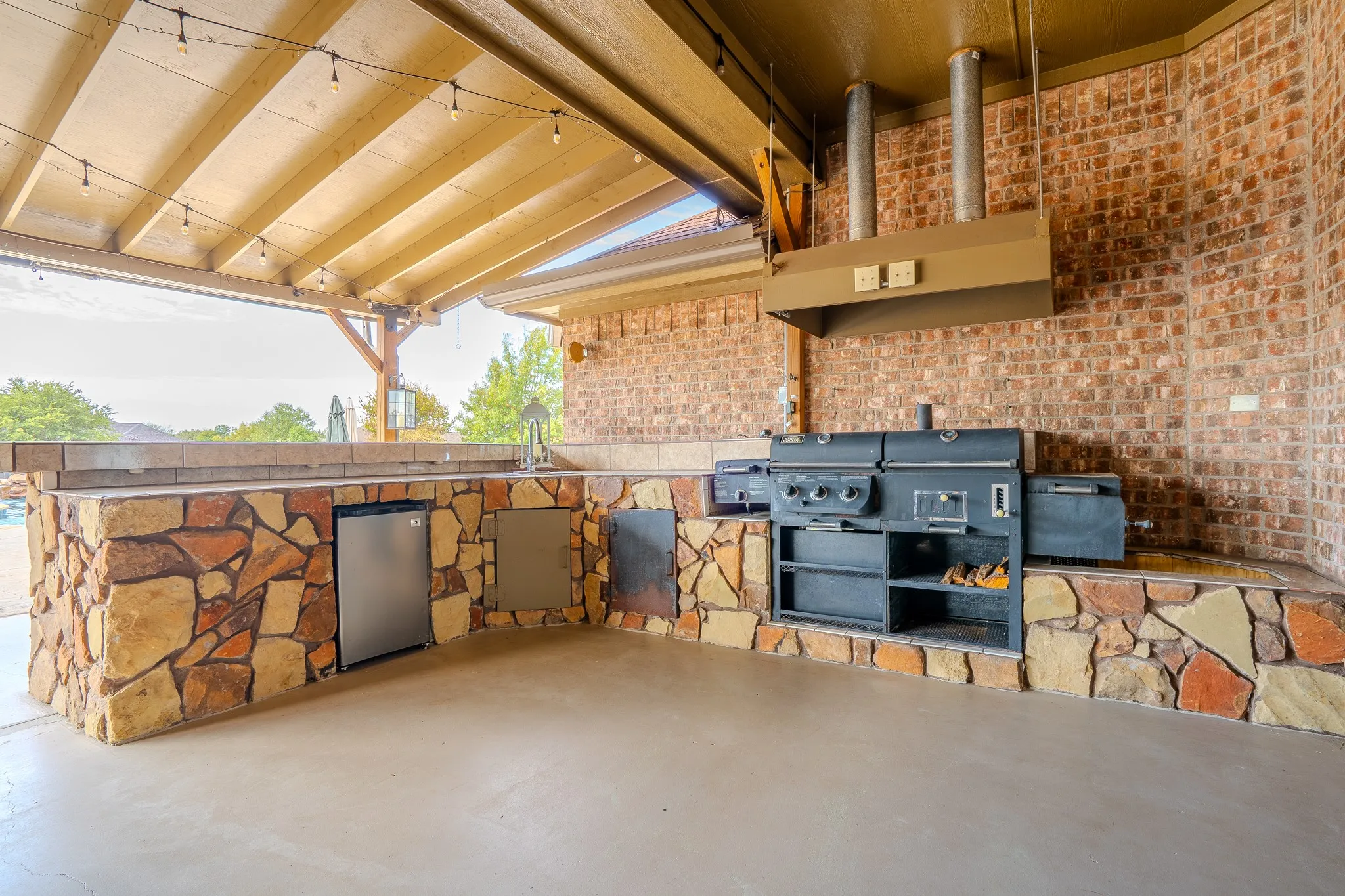 Outdoor Kitchen and BBQ
