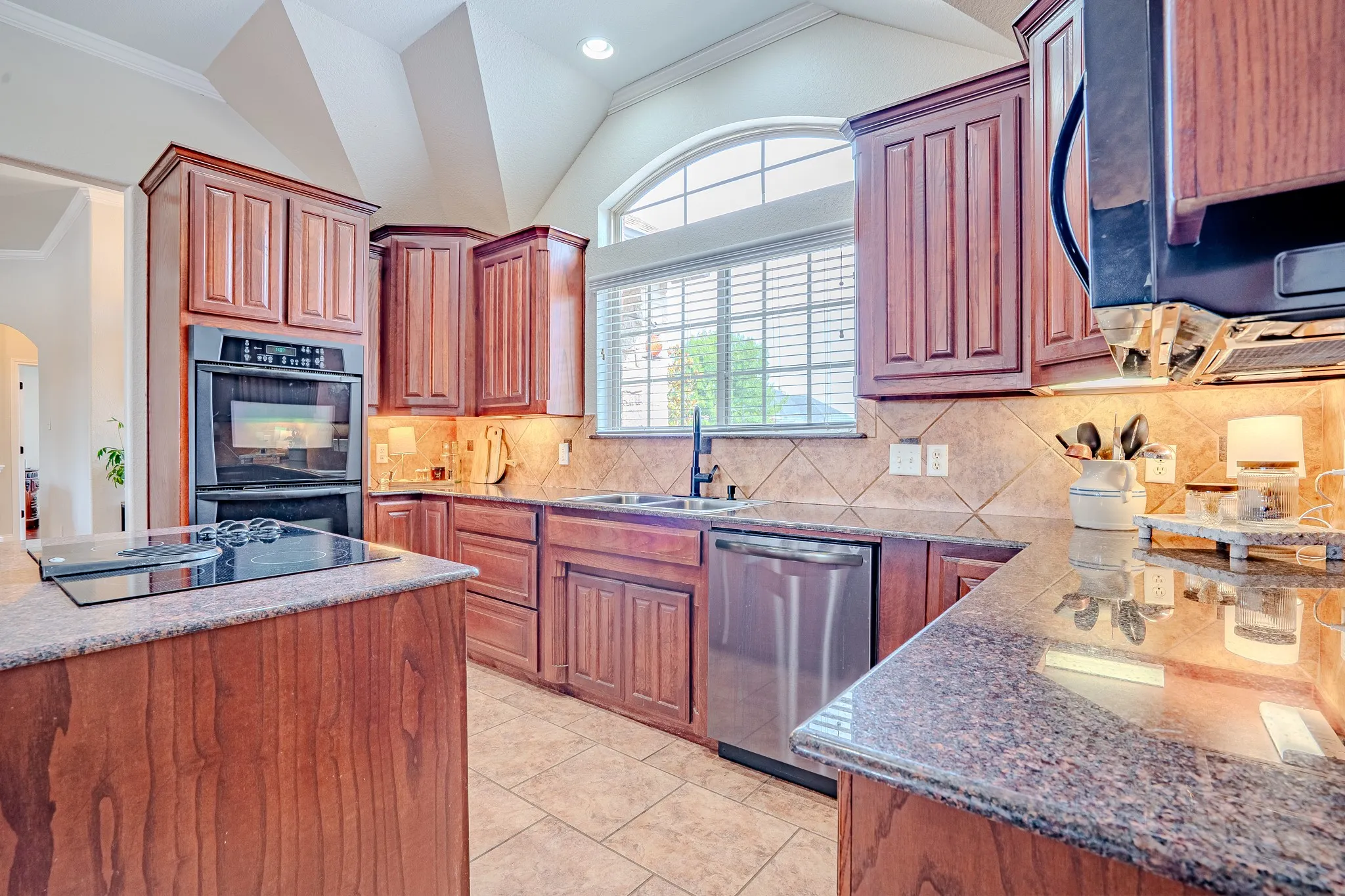 Single Family Residence For Sale in Parker County , 1236 Woodbridge Court, Willow Park, Texas 76087, 4 Bedroom, 3 Bathroom, 3 Garage spaces, 3,006 Sqft, built in 2007, mls#21382252, Real Estate Agent in Willow Park, Homes For Sale in Parker county, Homes For Sale in Willow Park, Realtor in Willow Park Texas, Real Estate Brokerage Independent Realty Texas, Luminita Cordes Realtor