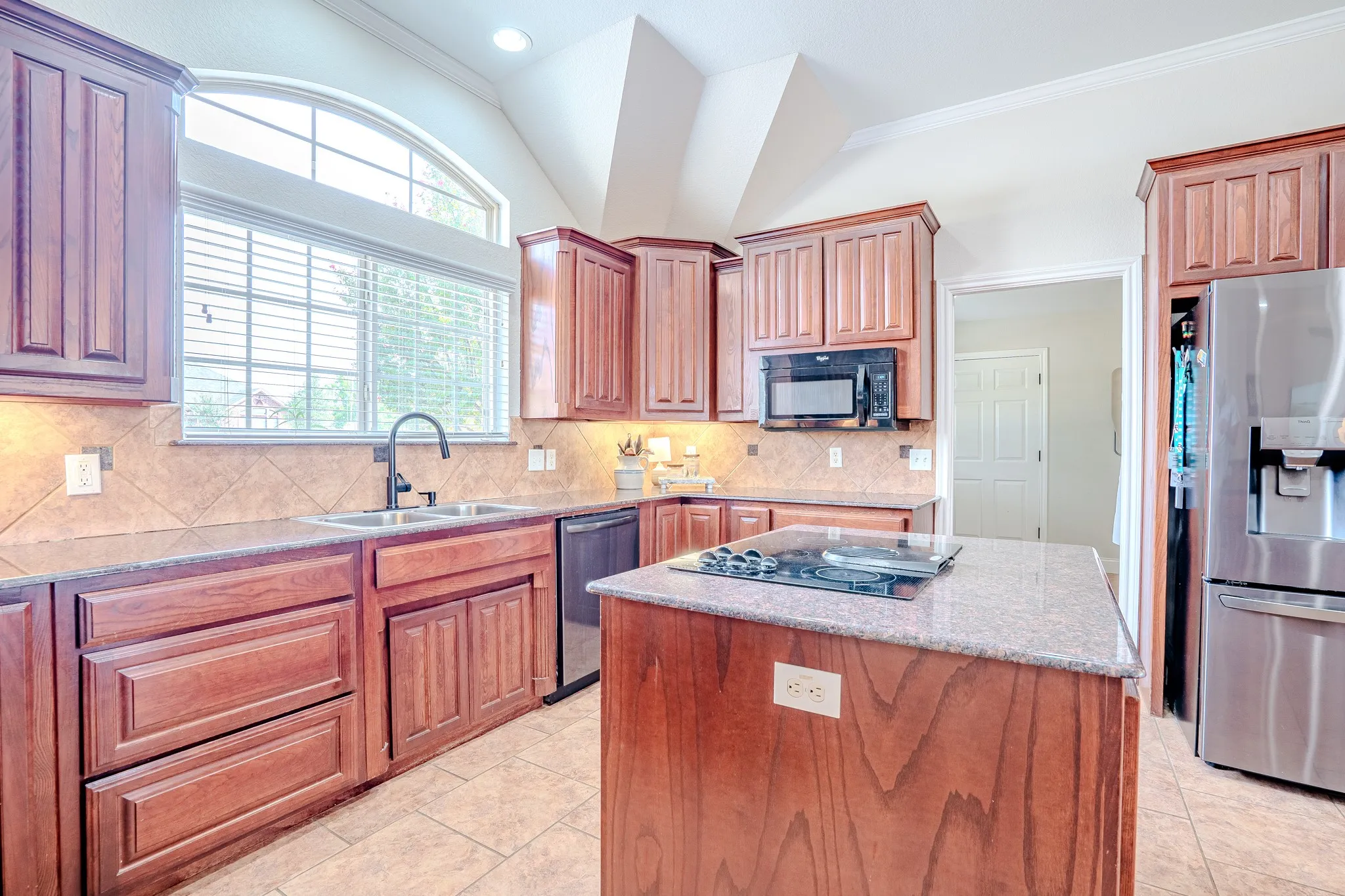 Single Family Residence For Sale in Parker County , 1236 Woodbridge Court, Willow Park, Texas 76087, 4 Bedroom, 3 Bathroom, 3 Garage spaces, 3,006 Sqft, built in 2007, mls#21382252, Real Estate Agent in Willow Park, Homes For Sale in Parker county, Homes For Sale in Willow Park, Realtor in Willow Park Texas, Real Estate Brokerage Independent Realty Texas, Luminita Cordes Realtor