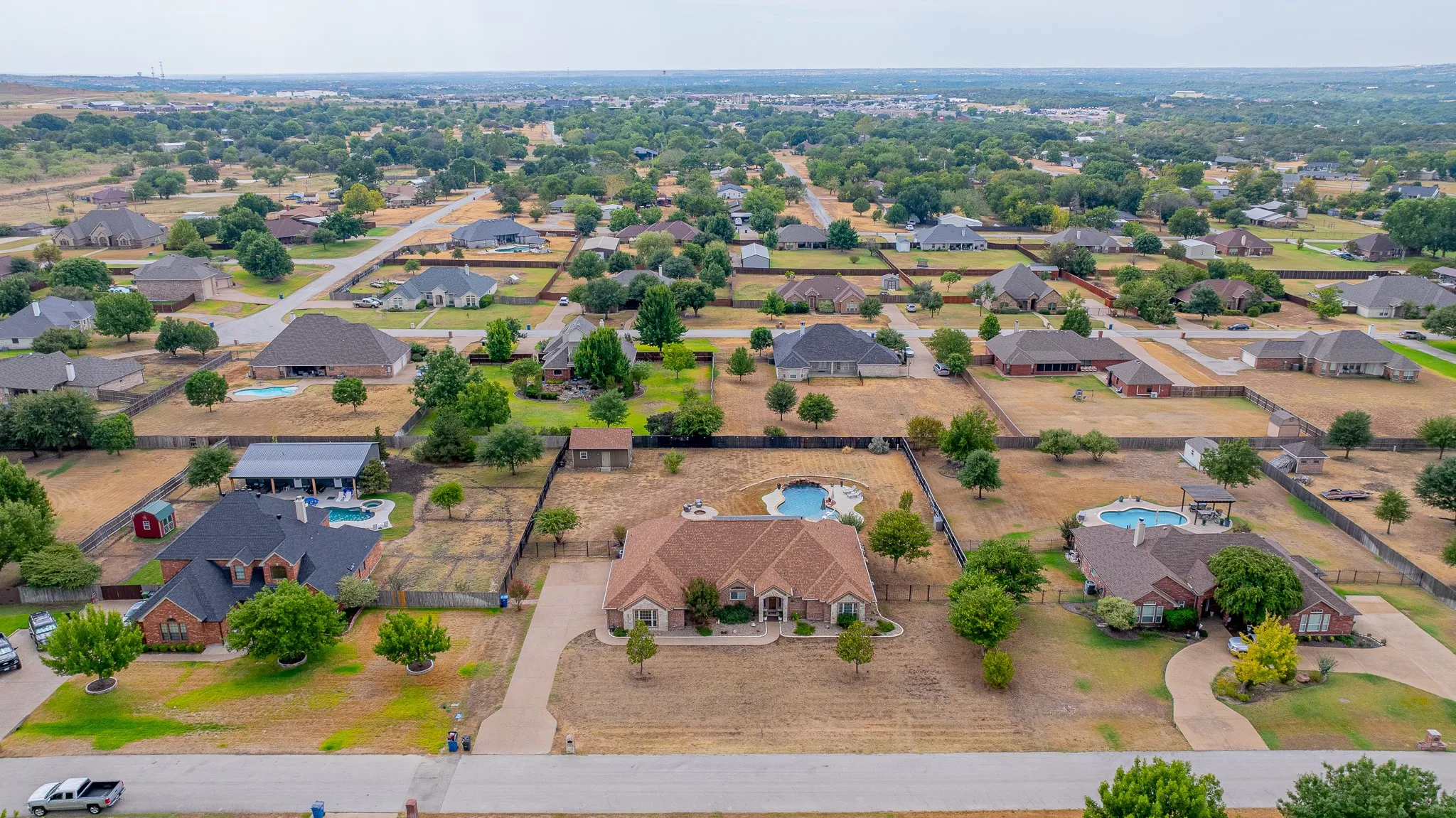Single Family Residence For Sale in Parker County , 1236 Woodbridge Court, Willow Park, Texas 76087, 4 Bedroom, 3 Bathroom, 3 Garage spaces, 3,006 Sqft, built in 2007, mls#21382252, Real Estate Agent in Willow Park, Homes For Sale in Parker county, Homes For Sale in Willow Park, Realtor in Willow Park Texas, Real Estate Brokerage Independent Realty Texas, Luminita Cordes Realtor