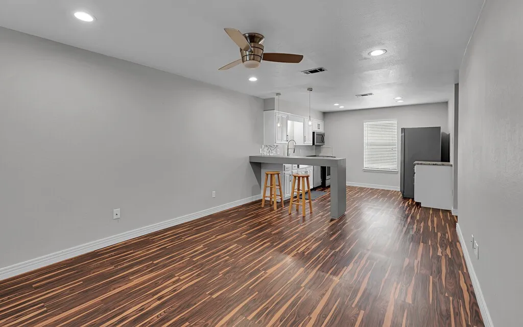 Condominium For Sale in Mc Lennan County , 1362 S 12th Street 22, Waco, Texas 76706, 2 Bedroom, 2 Bathroom, Garage spaces, 958 Sqft, built in 1983, mls#21377573, Real Estate Agent in Waco, Homes For Sale in Mc Lennan county, Homes For Sale in Waco, Realtor in Waco Texas, Real Estate Brokerage Independent Realty Texas, Luminita Cordes Realtor