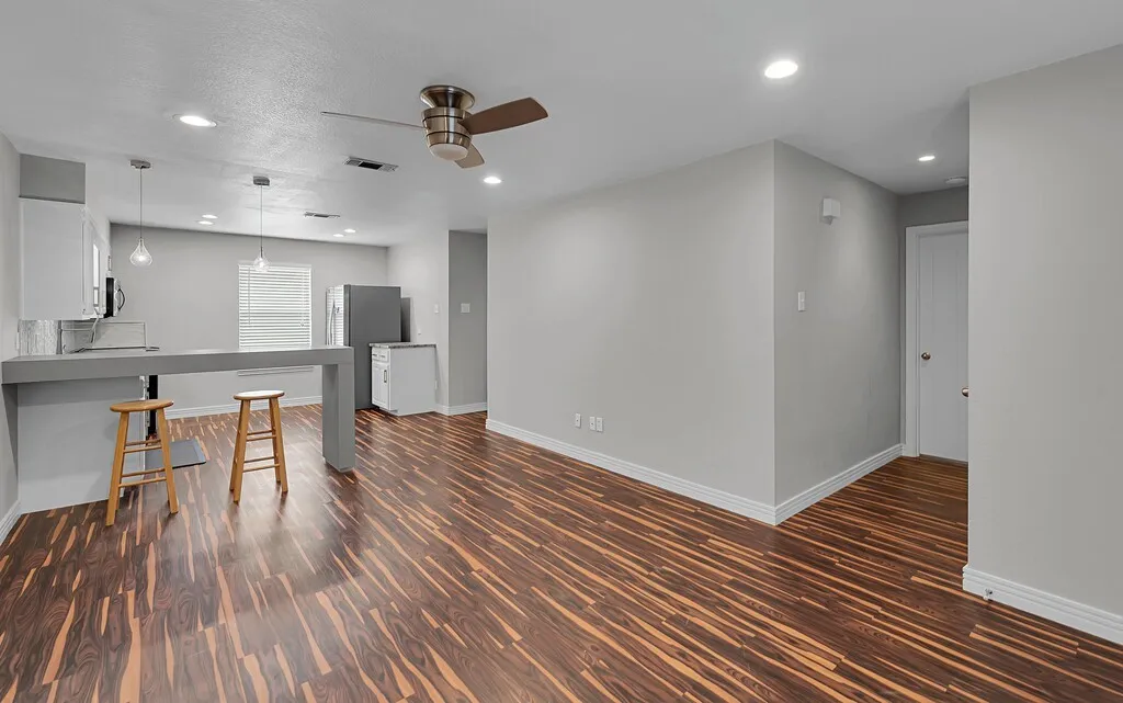 Condominium For Sale in Mc Lennan County , 1362 S 12th Street 22, Waco, Texas 76706, 2 Bedroom, 2 Bathroom, Garage spaces, 958 Sqft, built in 1983, mls#21377573, Real Estate Agent in Waco, Homes For Sale in Mc Lennan county, Homes For Sale in Waco, Realtor in Waco Texas, Real Estate Brokerage Independent Realty Texas, Luminita Cordes Realtor