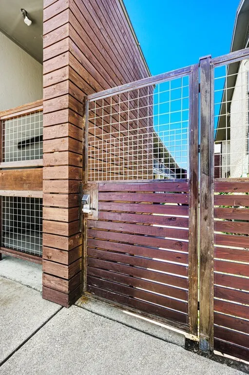Condominium For Sale in Mc Lennan County , 1362 S 12th Street 22, Waco, Texas 76706, 2 Bedroom, 2 Bathroom, Garage spaces, 958 Sqft, built in 1983, mls#21377573, Real Estate Agent in Waco, Homes For Sale in Mc Lennan county, Homes For Sale in Waco, Realtor in Waco Texas, Real Estate Brokerage Independent Realty Texas, Luminita Cordes Realtor