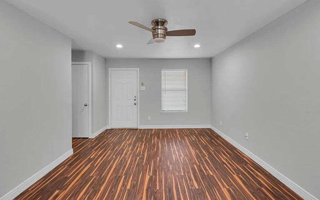 Condominium For Sale in Mc Lennan County , 1362 S 12th Street 22, Waco, Texas 76706, 2 Bedroom, 2 Bathroom, Garage spaces, 958 Sqft, built in 1983, mls#21377573, Real Estate Agent in Waco, Homes For Sale in Mc Lennan county, Homes For Sale in Waco, Realtor in Waco Texas, Real Estate Brokerage Independent Realty Texas, Luminita Cordes Realtor