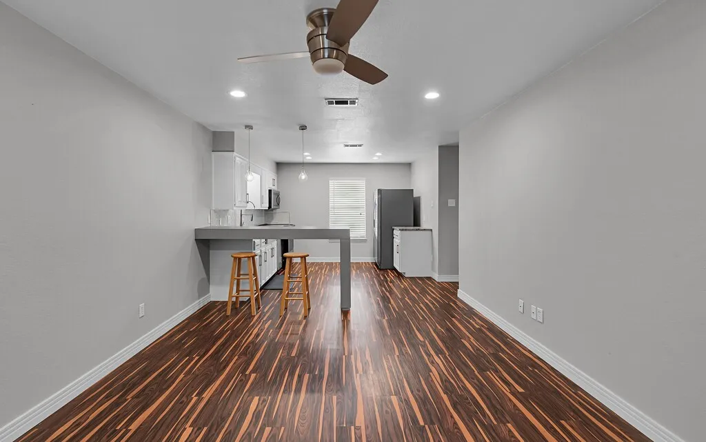 Condominium For Sale in Mc Lennan County , 1362 S 12th Street 22, Waco, Texas 76706, 2 Bedroom, 2 Bathroom, Garage spaces, 958 Sqft, built in 1983, mls#21377573, Real Estate Agent in Waco, Homes For Sale in Mc Lennan county, Homes For Sale in Waco, Realtor in Waco Texas, Real Estate Brokerage Independent Realty Texas, Luminita Cordes Realtor