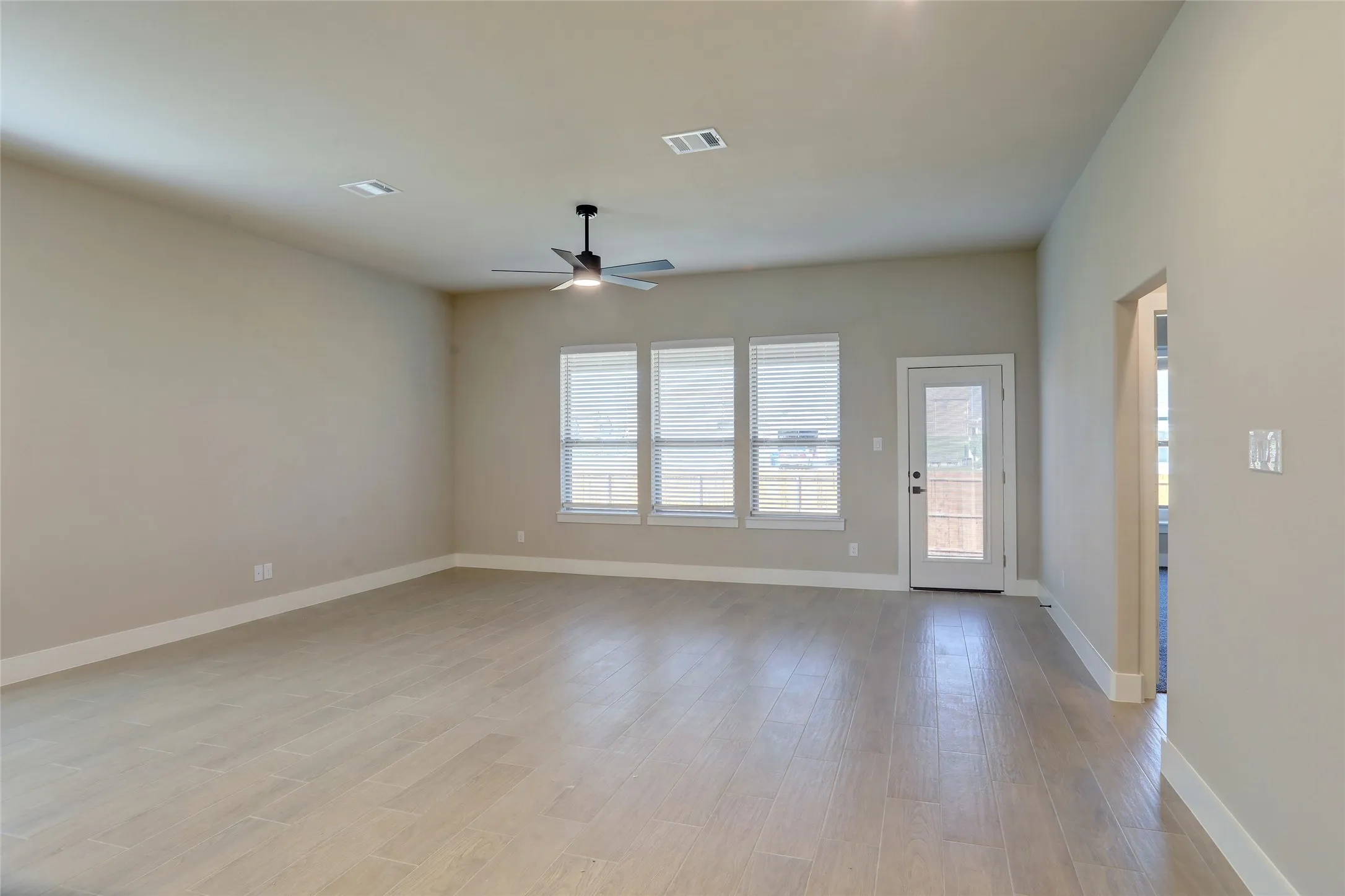 Single Family Residence For Sale in Collin County , 206 Pennington Road, Josephine, Texas 75173, 3 Bedroom, 2 Bathroom, 3 Garage spaces, 1,843 Sqft, built in 2025, mls#21385662, Real Estate Agent in Josephine, Homes For Sale in Collin county, Homes For Sale in Josephine, Realtor in Josephine Texas, Real Estate Brokerage Independent Realty Texas, Luminita Cordes Realtor