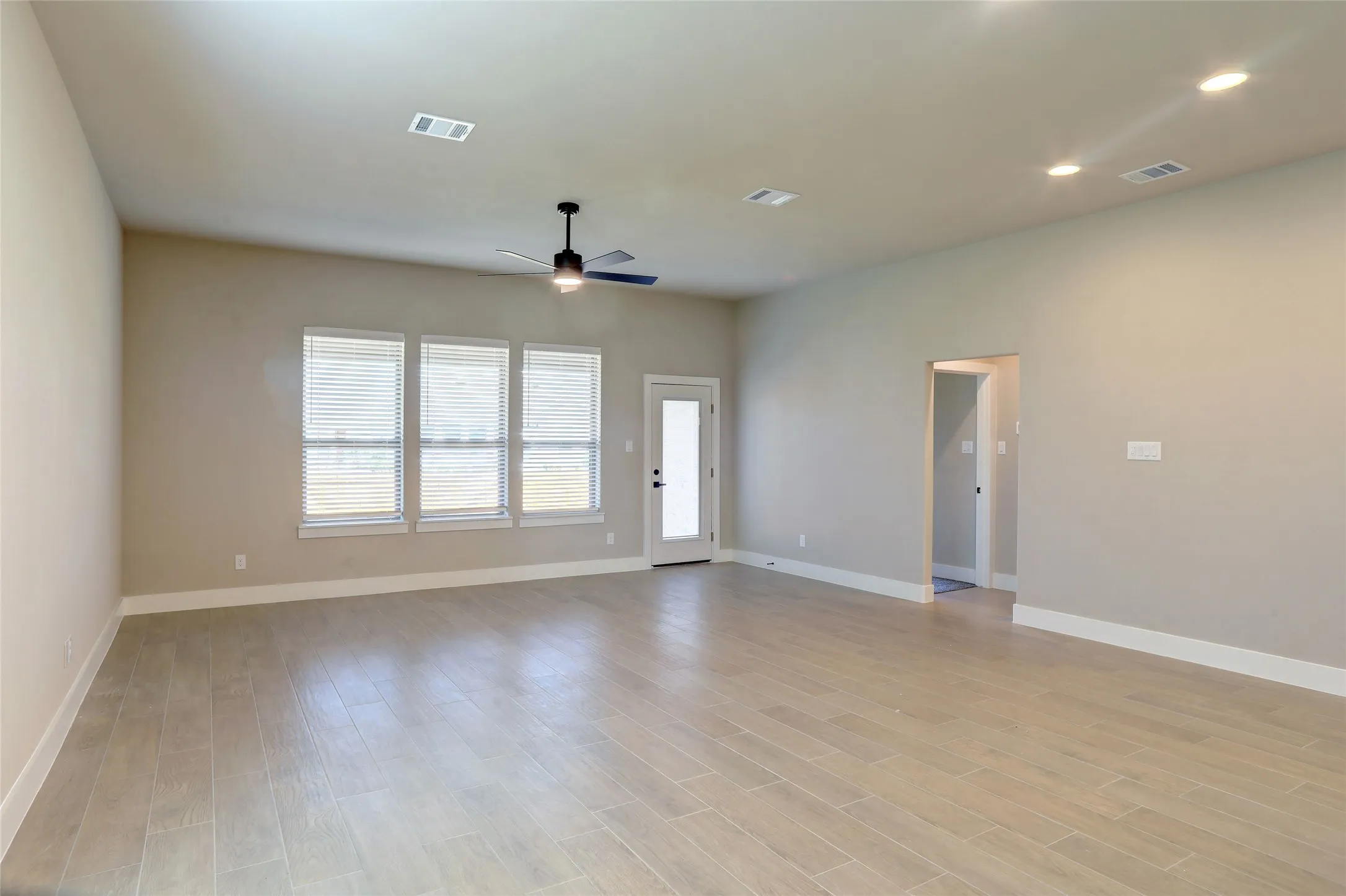 Single Family Residence For Sale in Collin County , 206 Pennington Road, Josephine, Texas 75173, 3 Bedroom, 2 Bathroom, 3 Garage spaces, 1,843 Sqft, built in 2025, mls#21385662, Real Estate Agent in Josephine, Homes For Sale in Collin county, Homes For Sale in Josephine, Realtor in Josephine Texas, Real Estate Brokerage Independent Realty Texas, Luminita Cordes Realtor