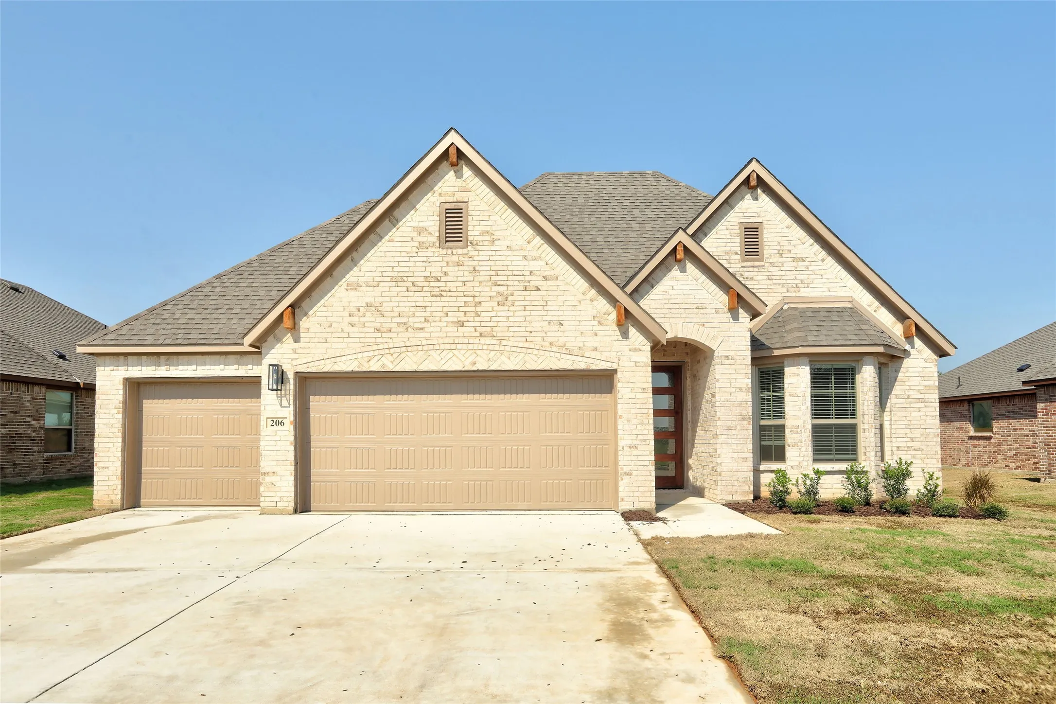 Single Family Residence For Sale in Collin County , 206 Pennington Road, Josephine, Texas 75173, 3 Bedroom, 2 Bathroom, 3 Garage spaces, 1,843 Sqft, built in 2025, mls#21385662, Real Estate Agent in Josephine, Homes For Sale in Collin county, Homes For Sale in Josephine, Realtor in Josephine Texas, Real Estate Brokerage Independent Realty Texas, Luminita Cordes Realtor
