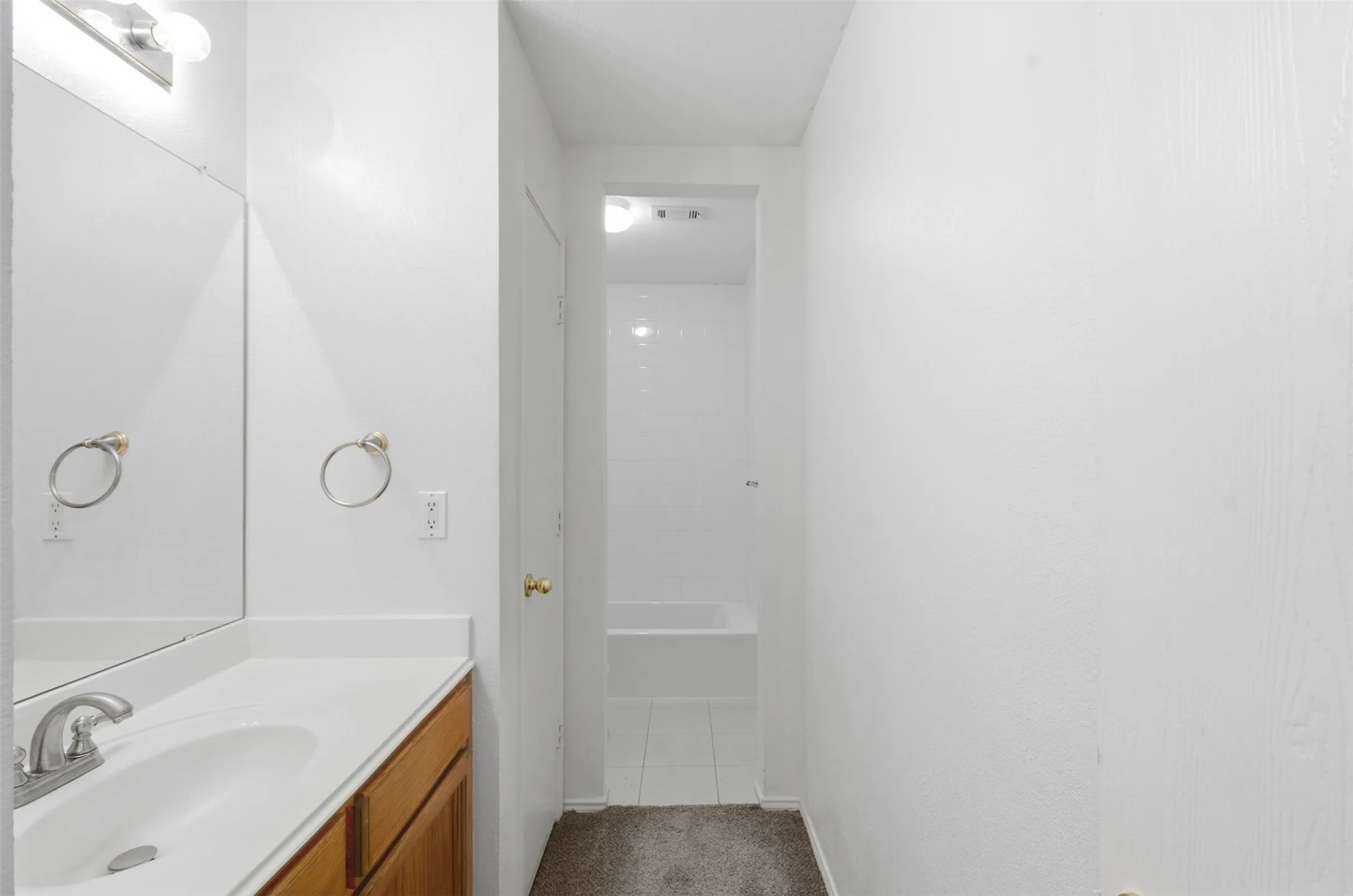 Shared bath for secondary bedrooms