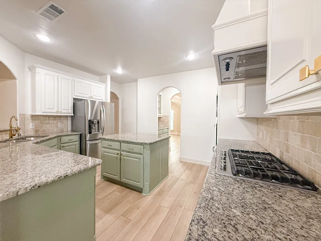 Single Family Residence For Rent in Collin County , 600 Falcon Drive, Prosper, Texas 75078, 5 Bedroom, 4 Bathroom, 3 Garage spaces, 4,359 Sqft, built in 2014, mls#21384290, Real Estate Agent in Prosper, Homes For Rent in Collin county, Homes For Rent in Prosper, Realtor in Prosper Texas, Real Estate Brokerage Independent Realty Texas, Luminita Cordes Realtor