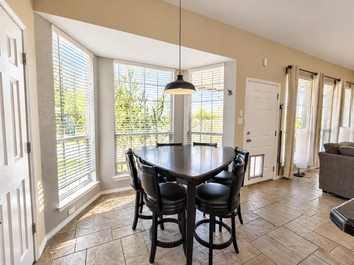 Single Family Residence For Sale in Dallas County , 202 Browning Lane, Grand Prairie, Texas 75052, 3 Bedroom, 3 Bathroom, 2 Garage spaces, 2,312 Sqft, built in 1989, mls#21376753, Real Estate Agent in Grand Prairie, Homes For Sale in Dallas county, Homes For Sale in Grand Prairie, Realtor in Grand Prairie Texas, Real Estate Brokerage Independent Realty Texas, Luminita Cordes Realtor