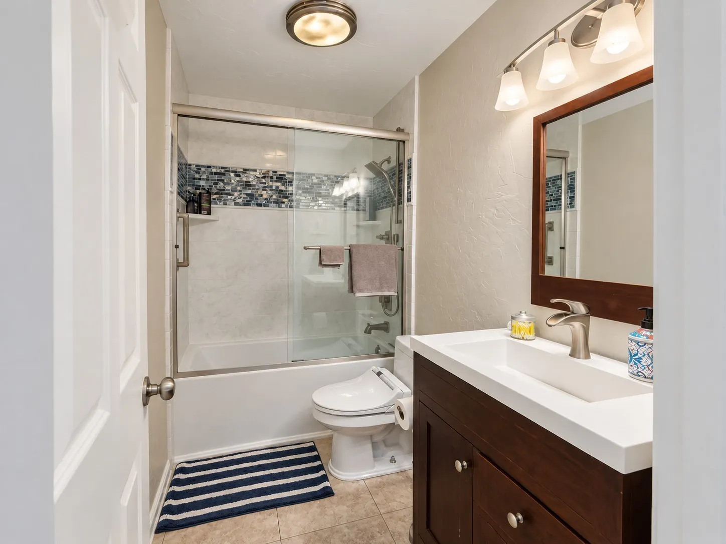 Single Family Residence For Sale in Dallas County , 202 Browning Lane, Grand Prairie, Texas 75052, 3 Bedroom, 3 Bathroom, 2 Garage spaces, 2,312 Sqft, built in 1989, mls#21376753, Real Estate Agent in Grand Prairie, Homes For Sale in Dallas county, Homes For Sale in Grand Prairie, Realtor in Grand Prairie Texas, Real Estate Brokerage Independent Realty Texas, Luminita Cordes Realtor