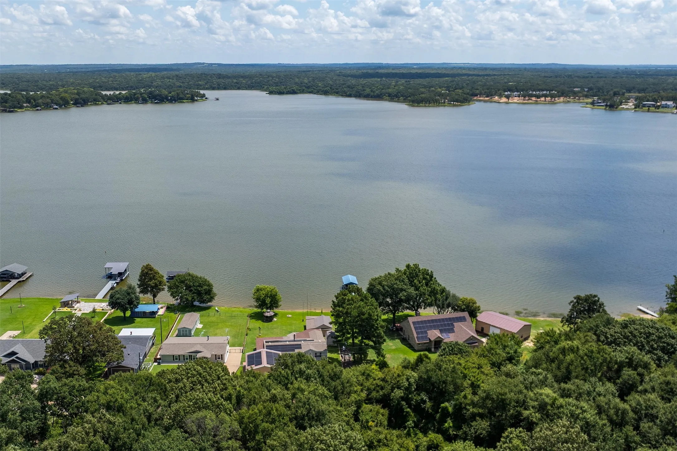 Single Family Residence For Sale in Henderson County , 175 Kings Row, Malakoff, Texas 75148, 4 Bedroom, 2 Bathroom, 2 Garage spaces, 1,728 Sqft, built in 2003, mls#21374139, Real Estate Agent in Malakoff, Homes For Sale in Henderson county, Homes For Sale in Malakoff, Realtor in Malakoff Texas, Real Estate Brokerage Independent Realty Texas, Luminita Cordes Realtor